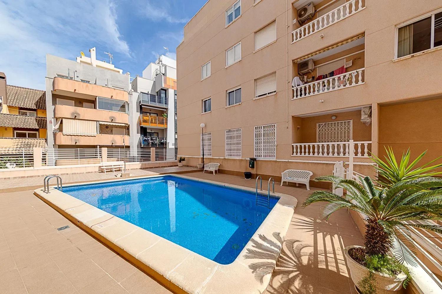 Apartmán k prodeji v Torrevieja jen pár kroků od Playa del Cura.
