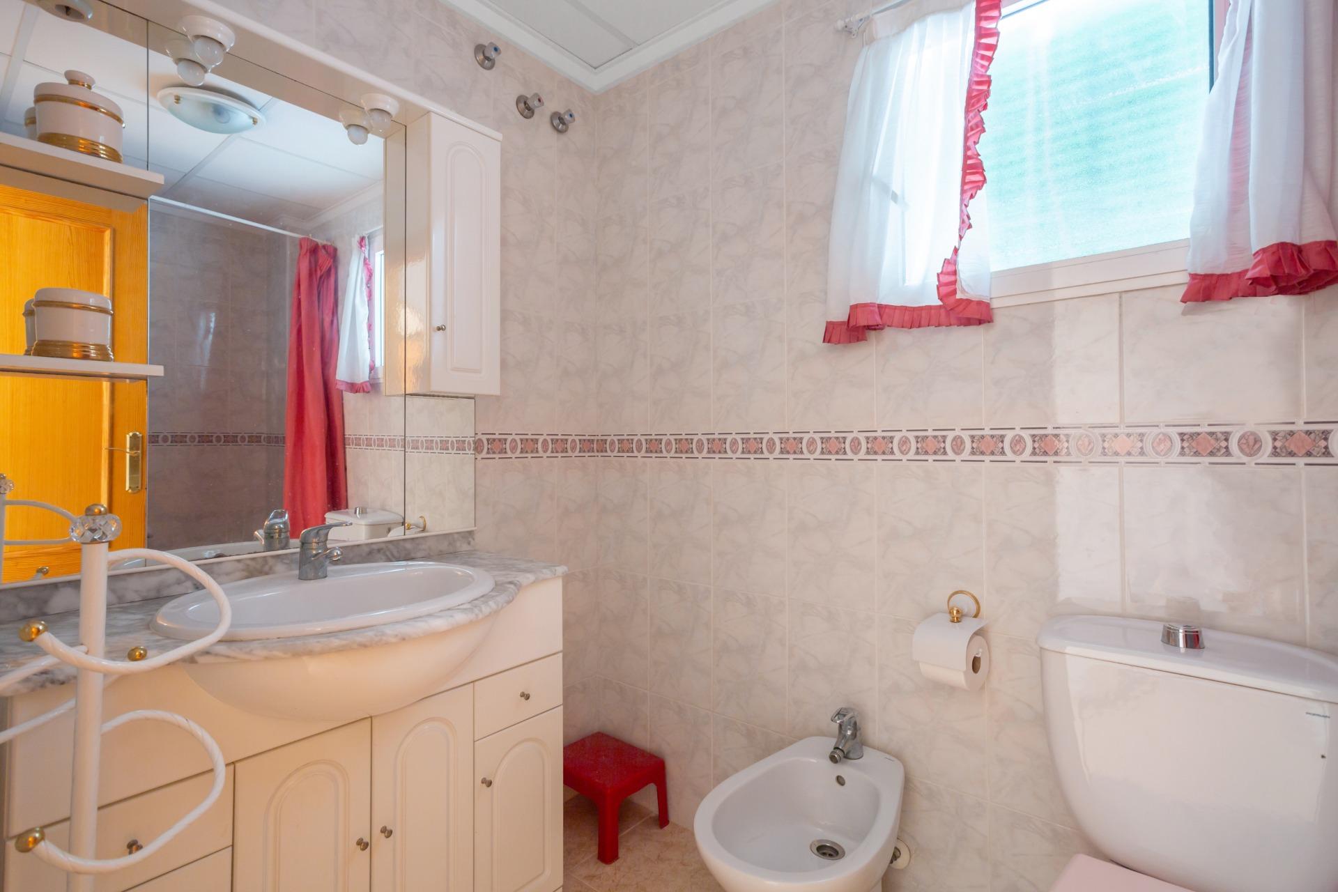 Apartmán k prodeji v Torrevieja jen pár kroků od Playa del Cura.