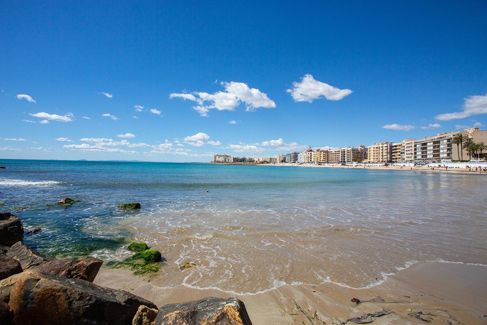 Apartamento con vistas a la laguna y al mar en Torrevieja – ideal como vivienda o inversión