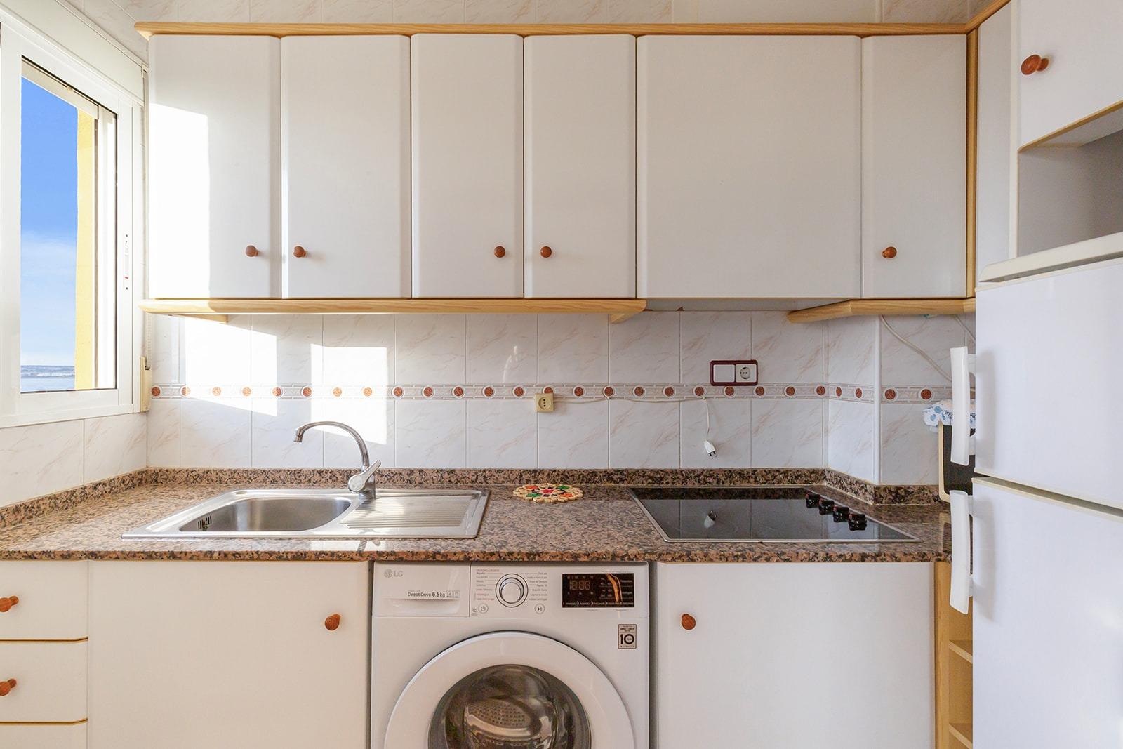 Apartamento con vistas a la laguna y al mar en Torrevieja – ideal como vivienda o inversión