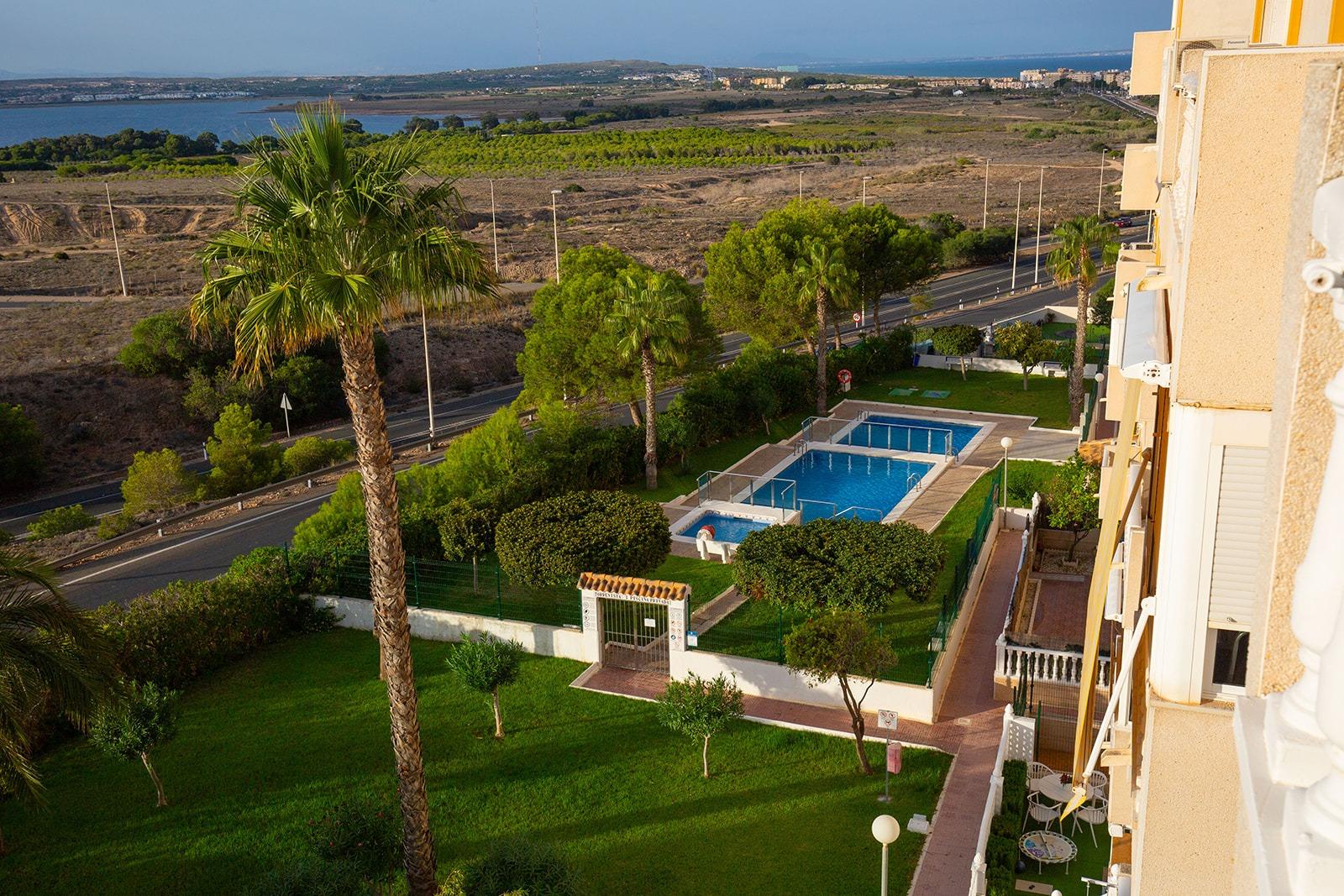 Apartamento con vistas a la laguna y al mar en Torrevieja – ideal como vivienda o inversión