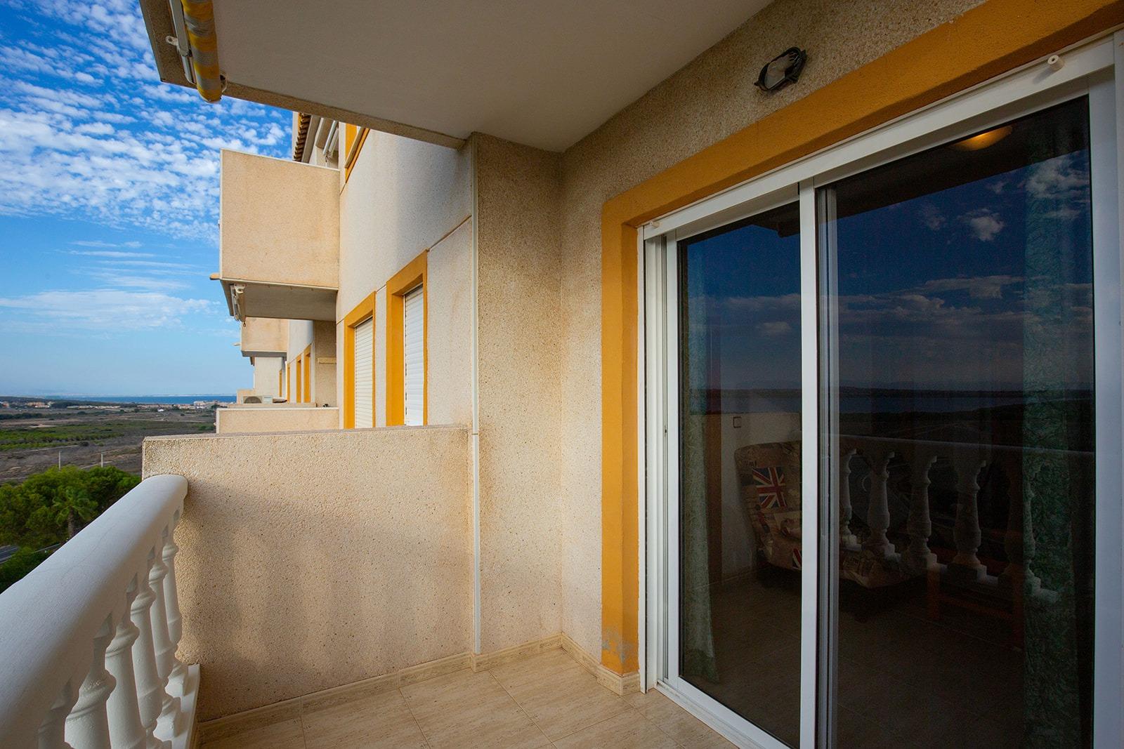 Apartamento con vistas a la laguna y al mar en Torrevieja – ideal como vivienda o inversión