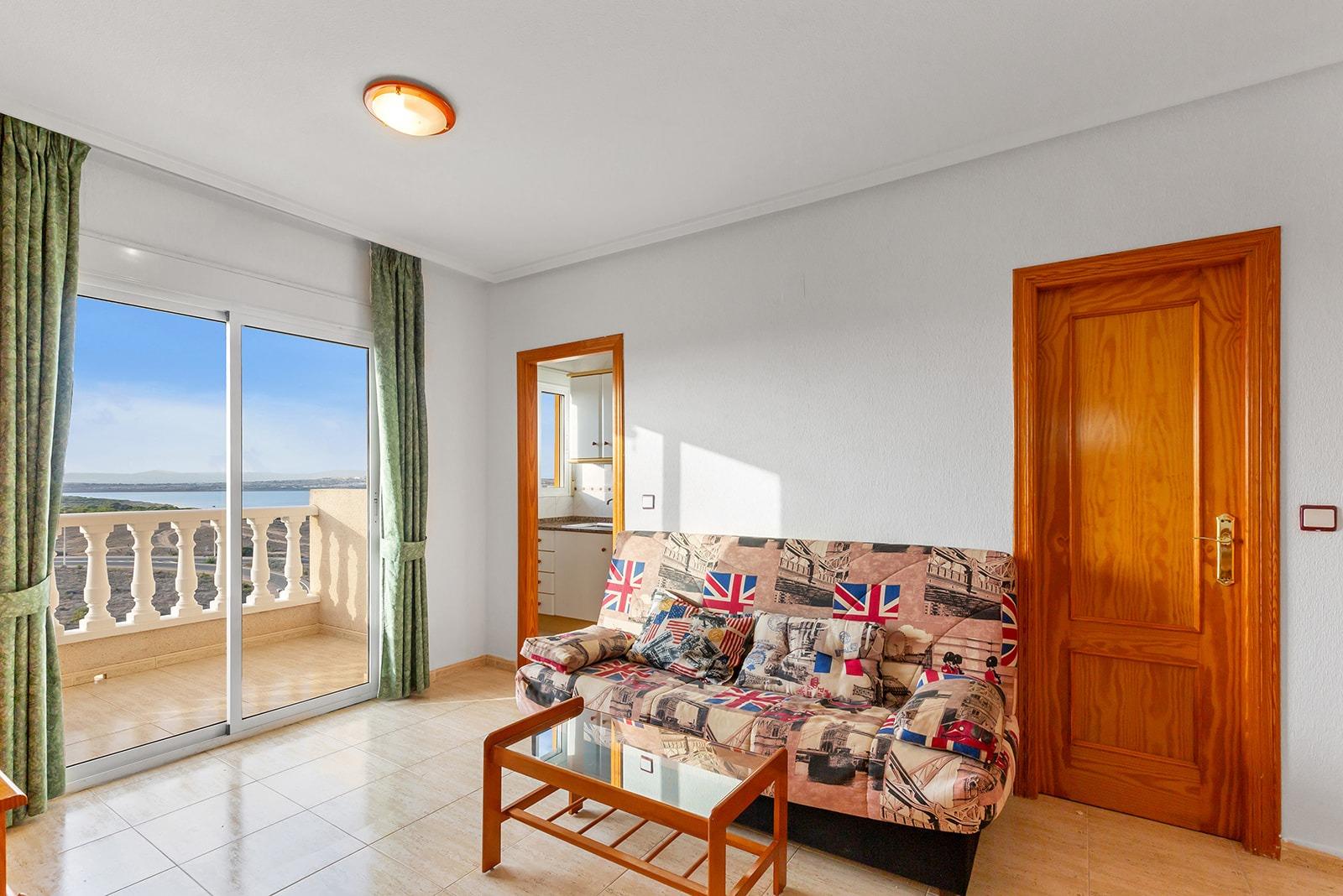 Apartamento con vistas a la laguna y al mar en Torrevieja – ideal como vivienda o inversión