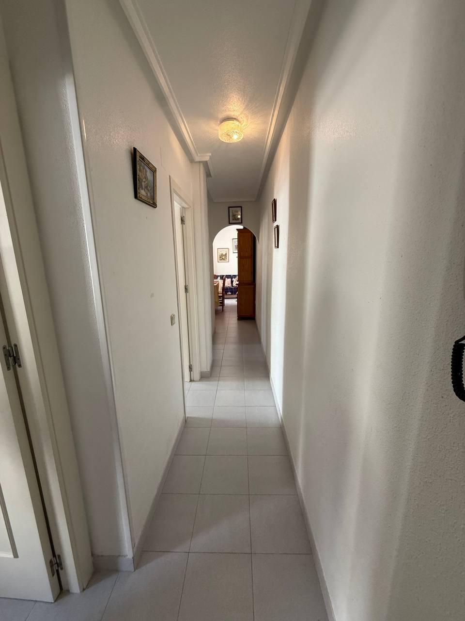 Objevte tento okouzlující byt nacházející se v oblasti Acequion v Torrevieji.