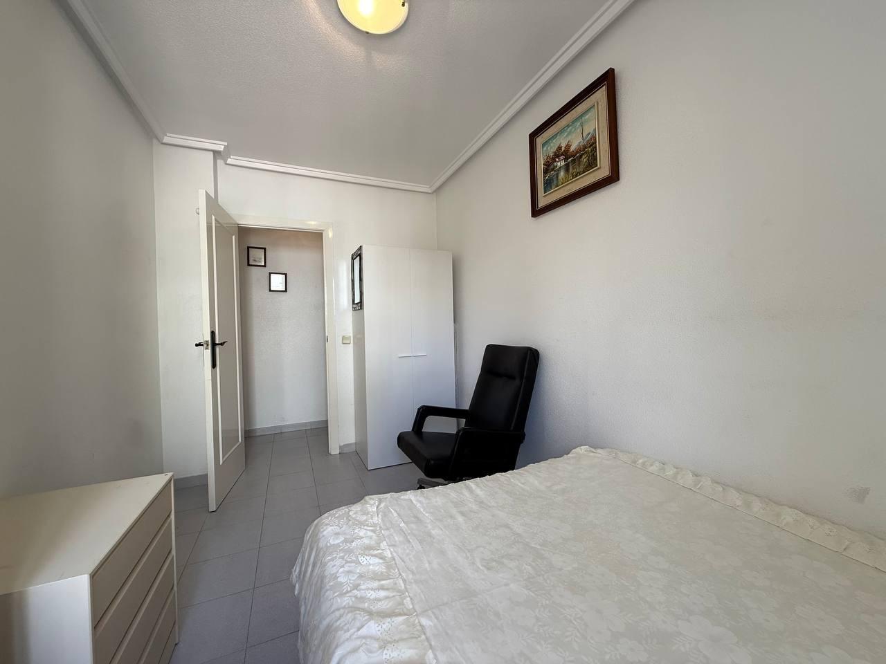 Objevte tento okouzlující byt nacházející se v oblasti Acequion v Torrevieji.