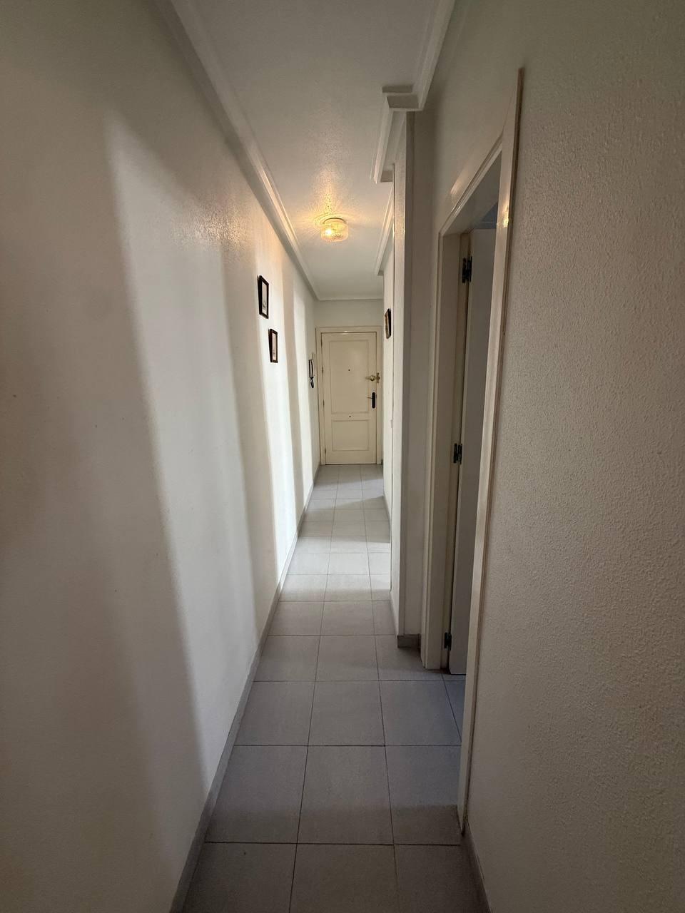 Objevte tento okouzlující byt nacházející se v oblasti Acequion v Torrevieji.