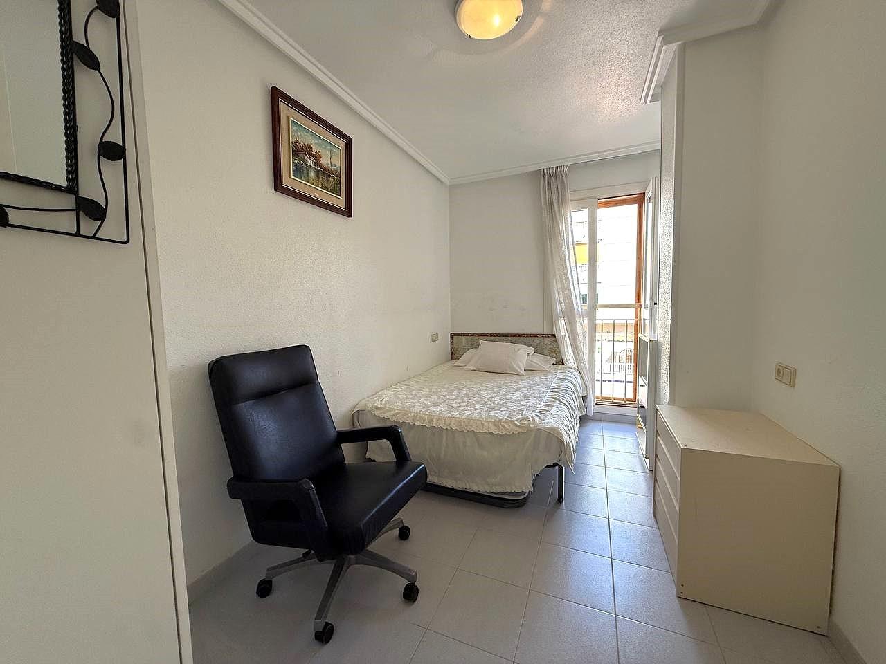 Objevte tento okouzlující byt nacházející se v oblasti Acequion v Torrevieji.