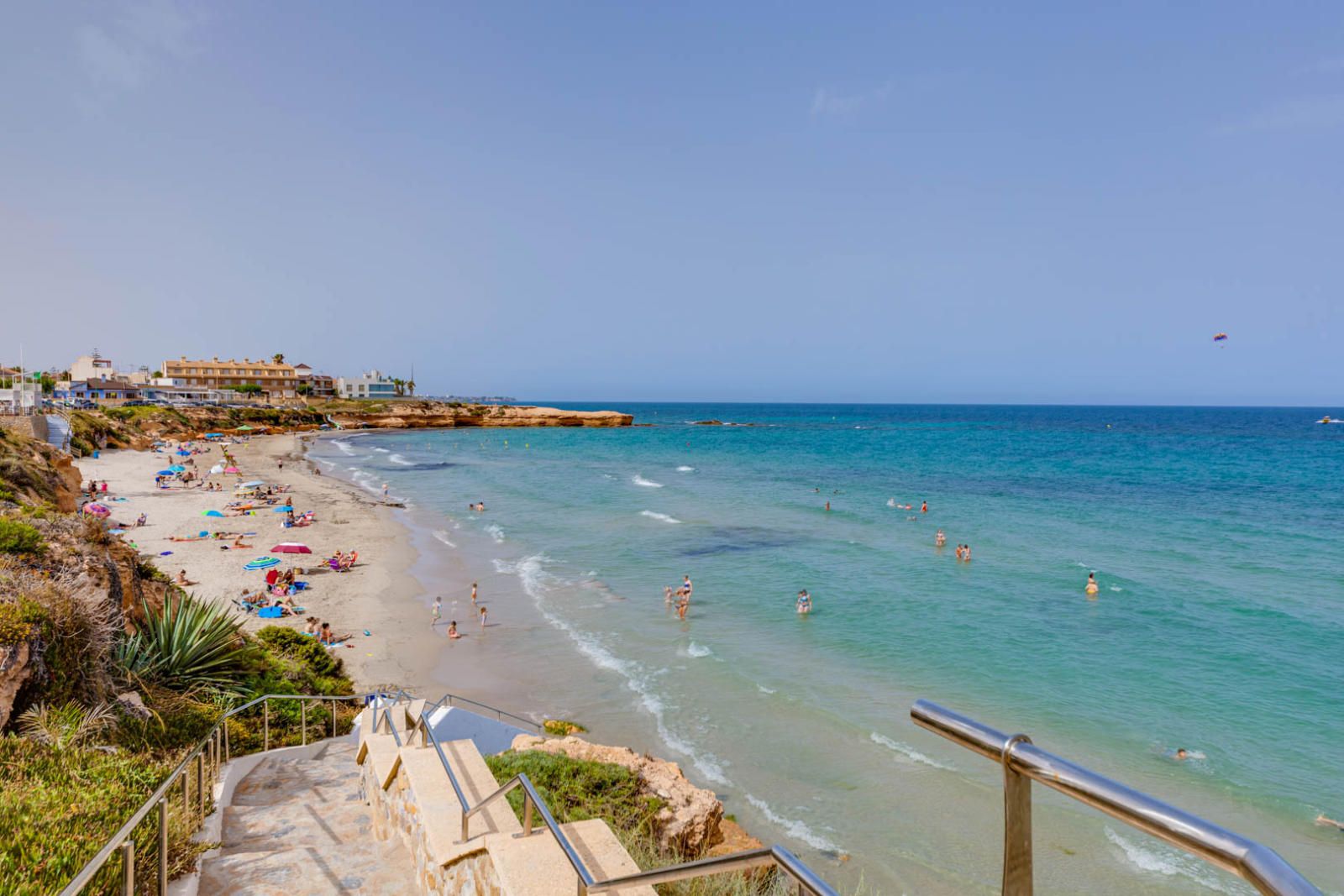 Představujeme vám tento nádherný byt k prodeji, který se nachází na výborném místě v srdci San Pedro del Pinatar