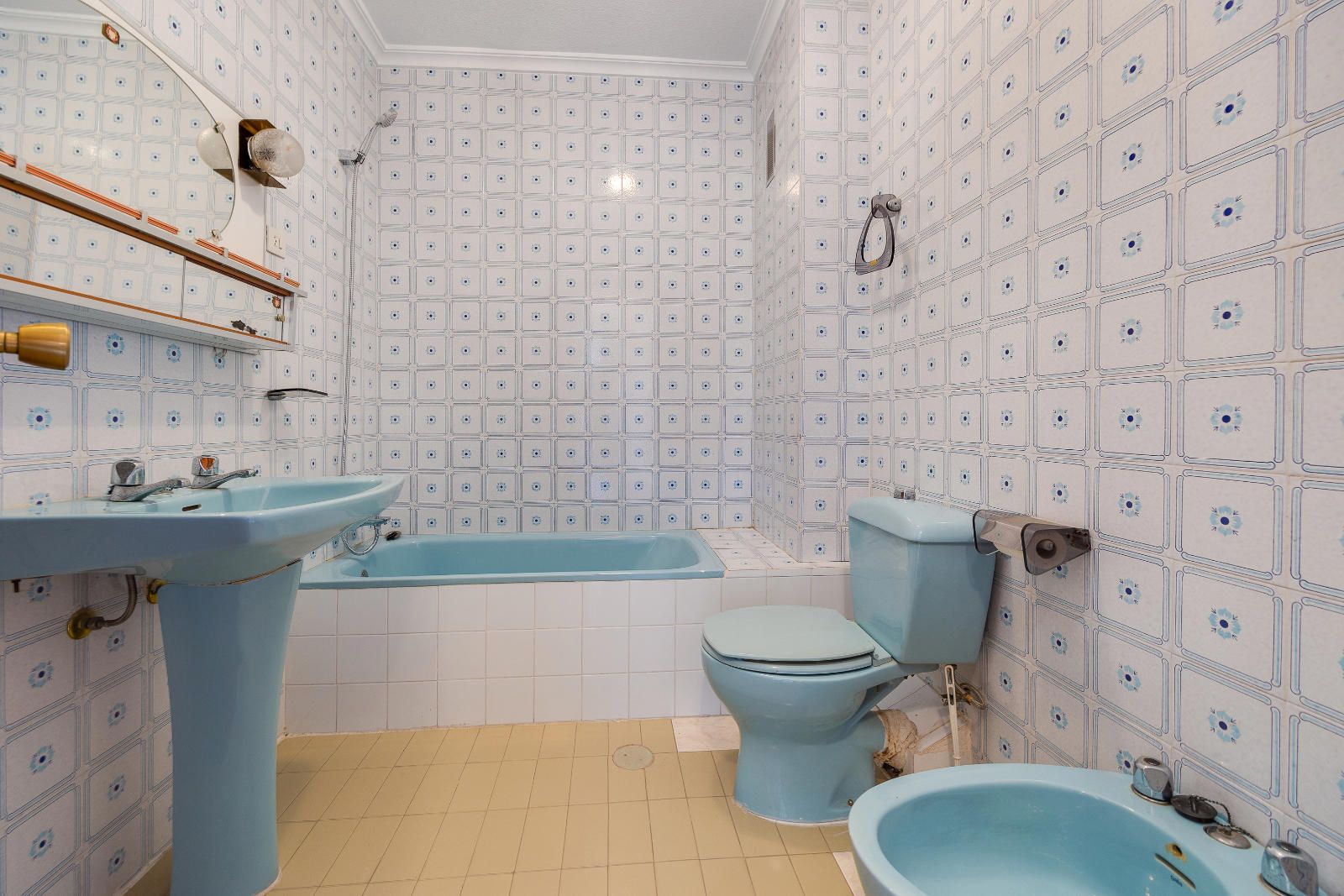 Představujeme vám tento nádherný byt k prodeji, který se nachází na výborném místě v srdci San Pedro del Pinatar