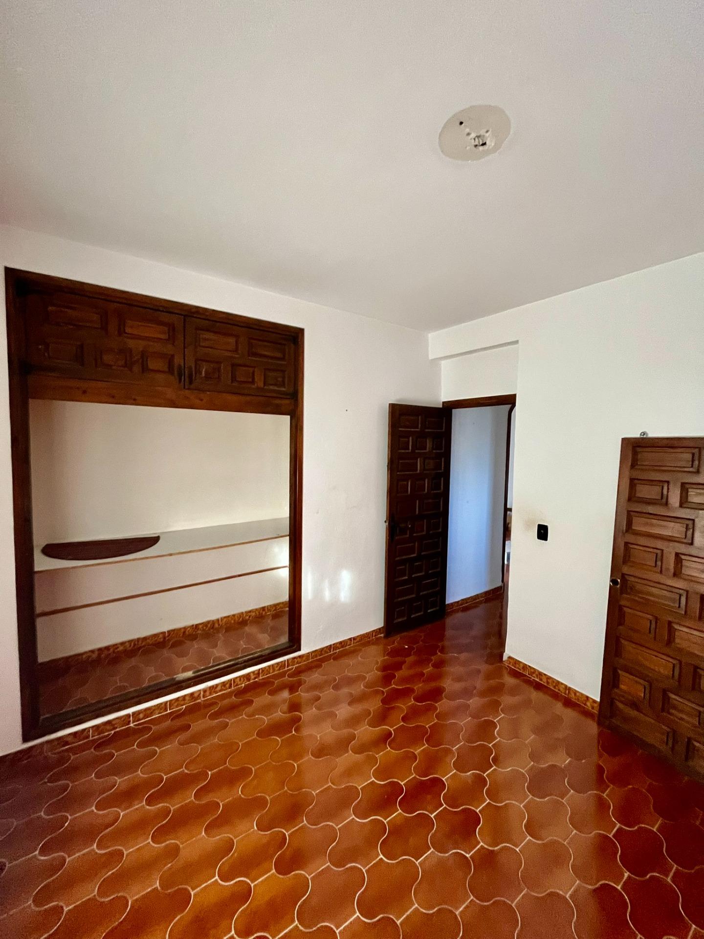 Jedinečná příležitost v Aguas Nuevas – pozemek s velkým potenciálem pro váš vysněný dům