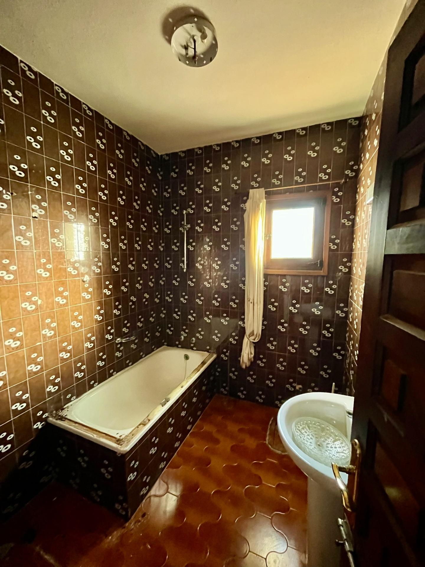 Jedinečná příležitost v Aguas Nuevas – pozemek s velkým potenciálem pro váš vysněný dům