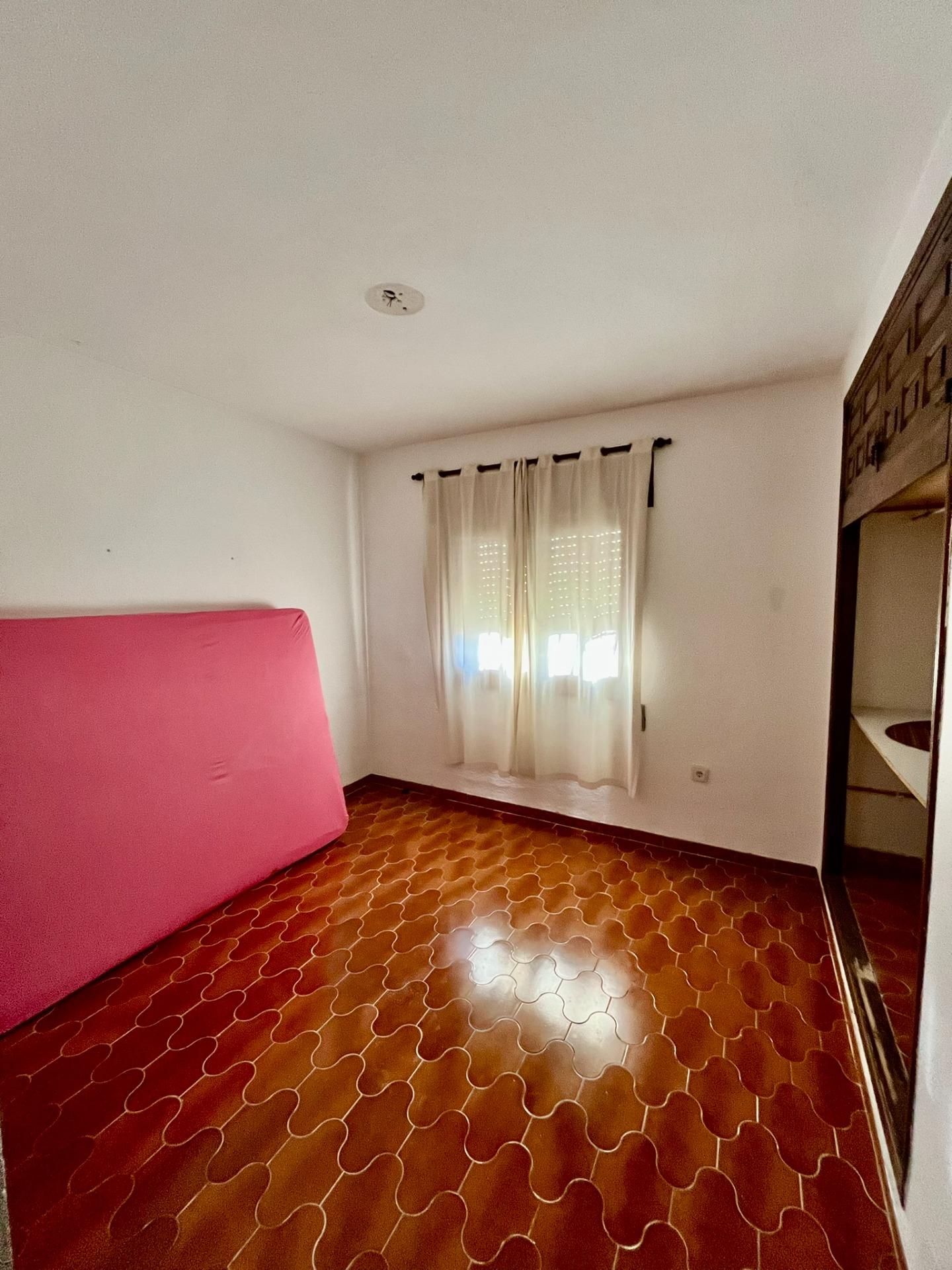 Jedinečná příležitost v Aguas Nuevas – pozemek s velkým potenciálem pro váš vysněný dům