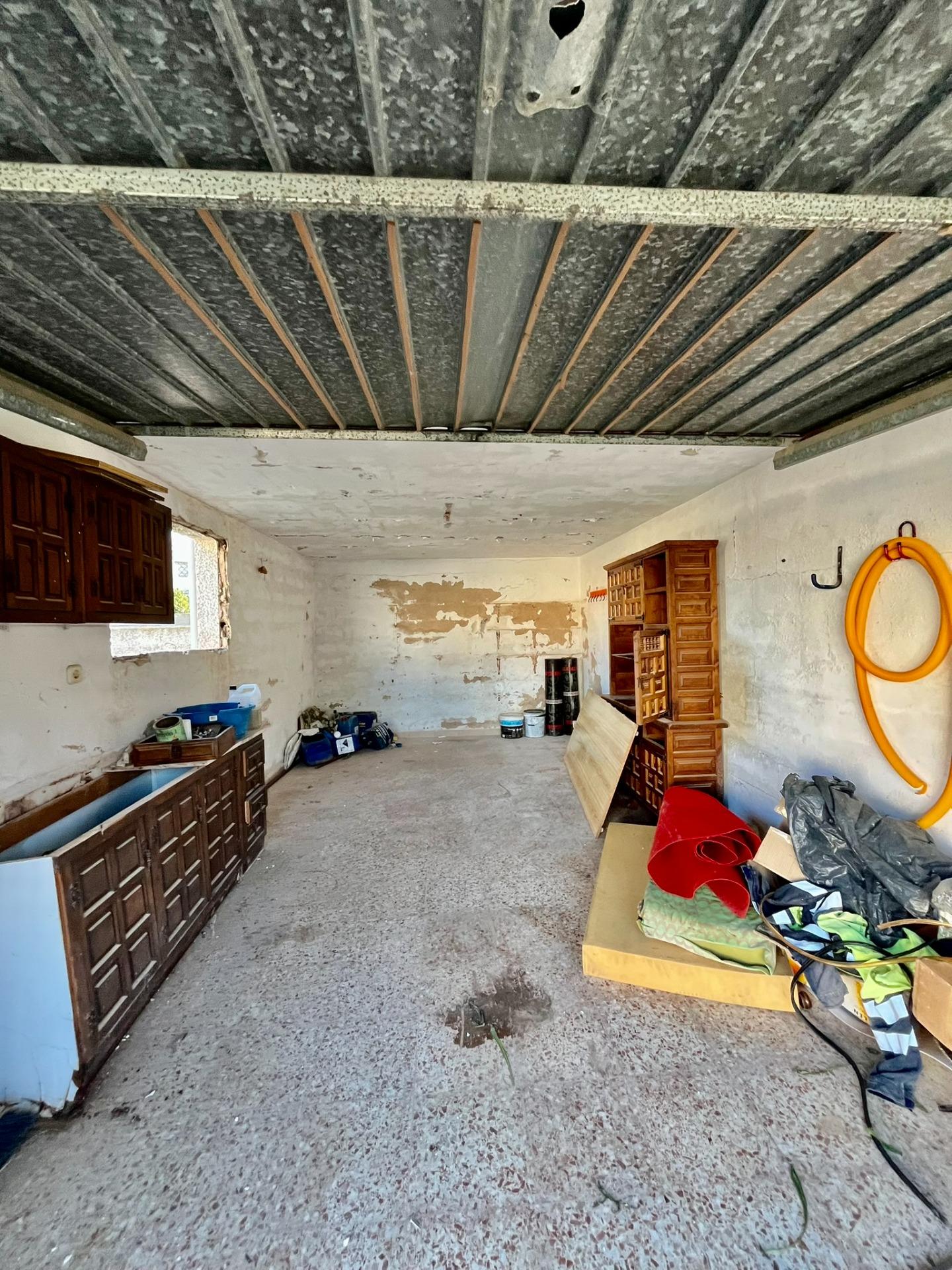 Jedinečná příležitost v Aguas Nuevas – pozemek s velkým potenciálem pro váš vysněný dům