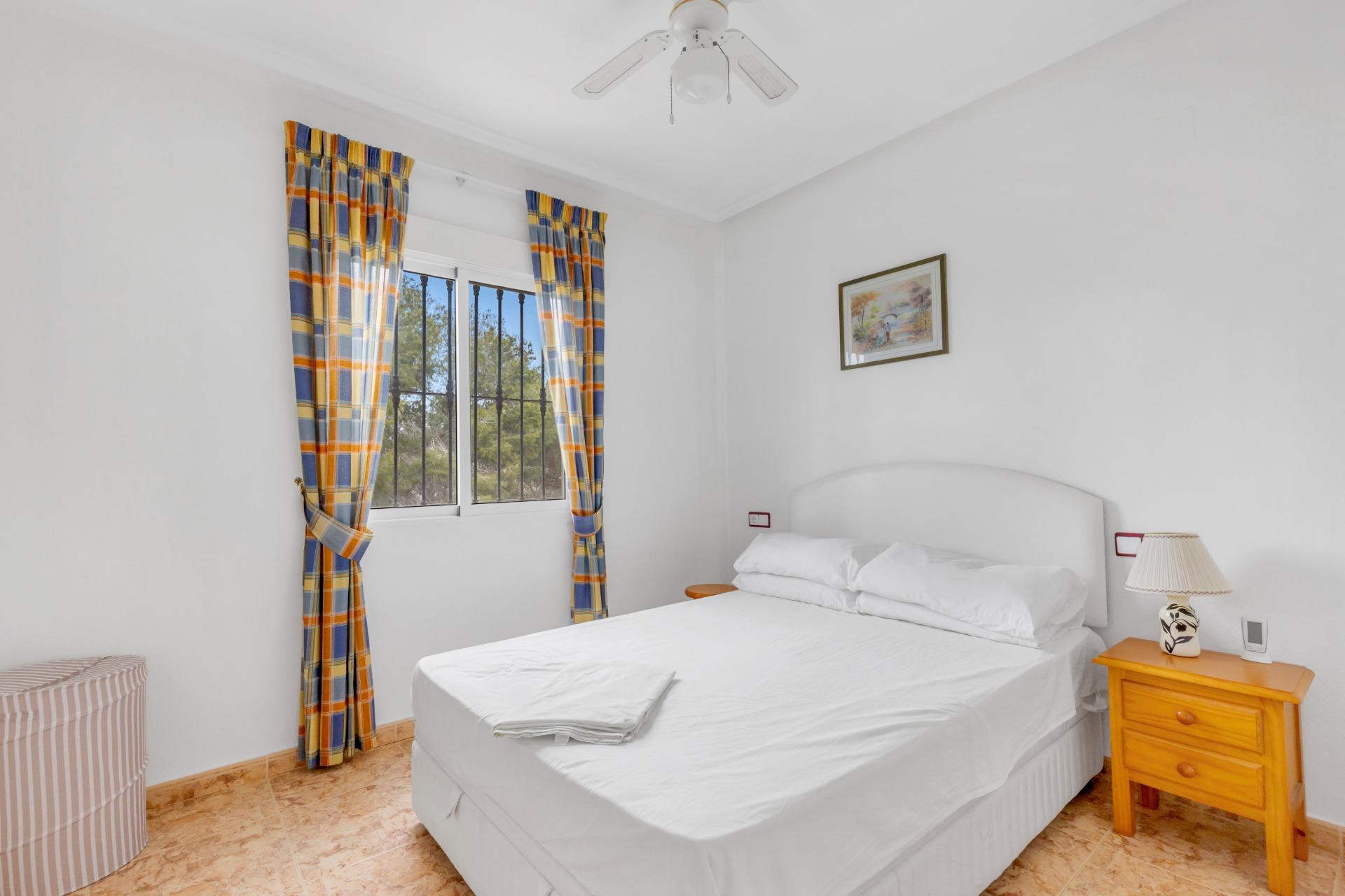 Prostorný byt se zahradou v Orihuela Costa – ideální pro život i investici