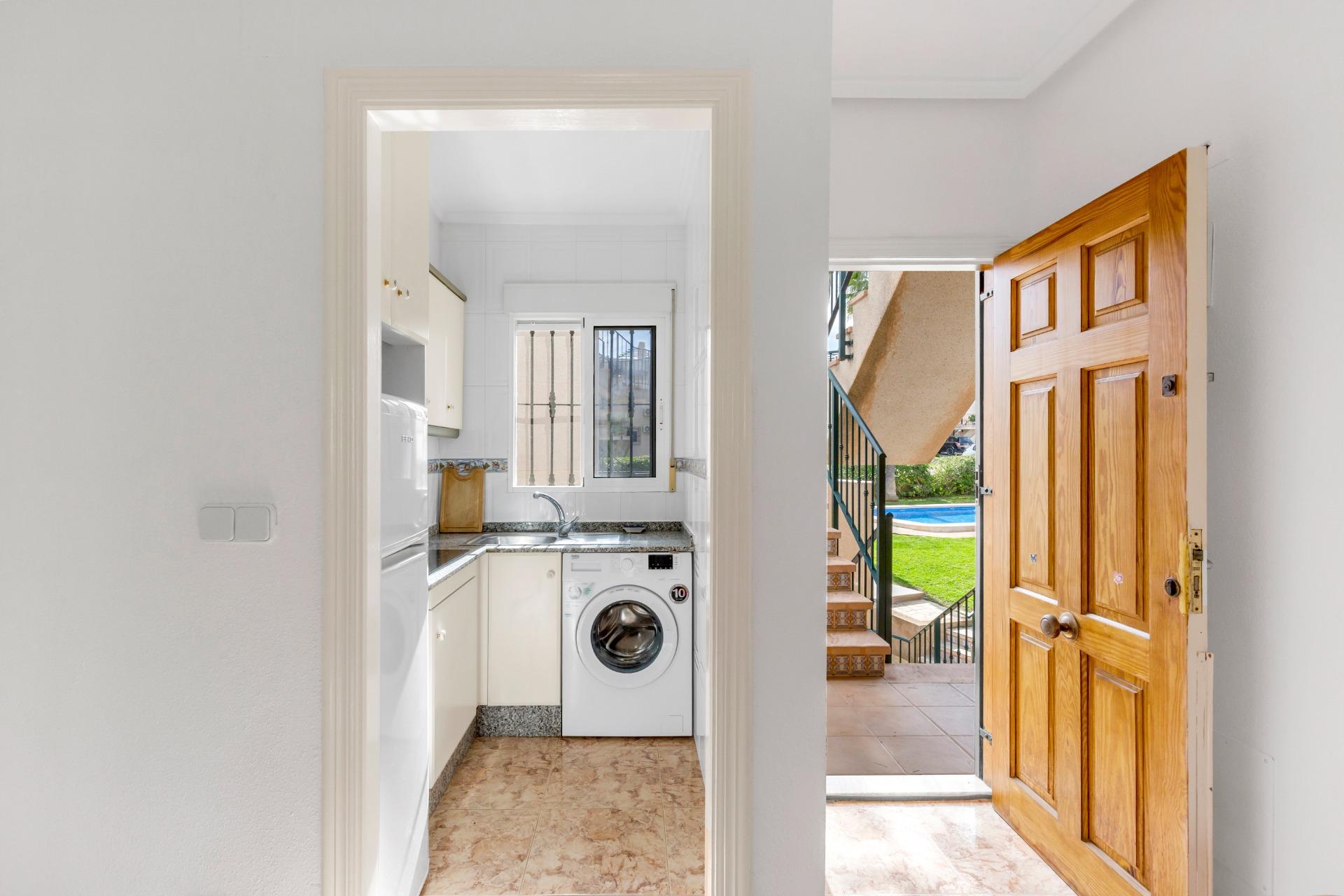 Prostorný byt se zahradou v Orihuela Costa – ideální pro život i investici