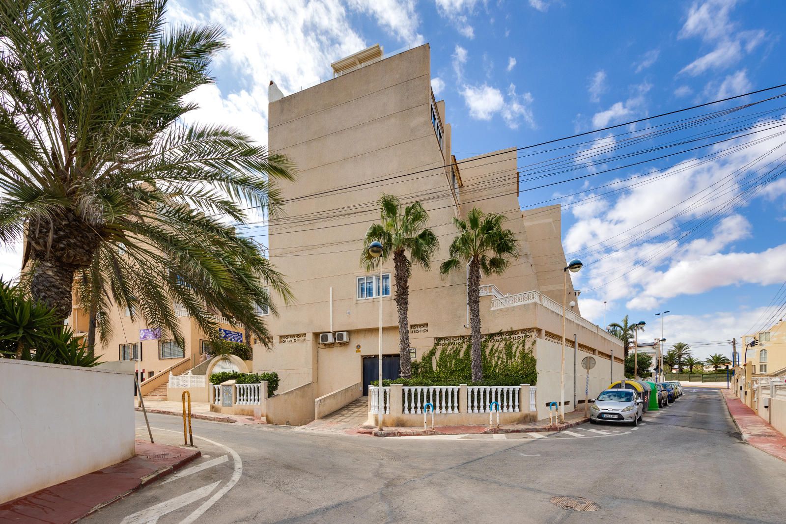 Útulný apartmán s bazénem a garáží v La Mata, Torrevieja – top lokalita pro bydlení i investici