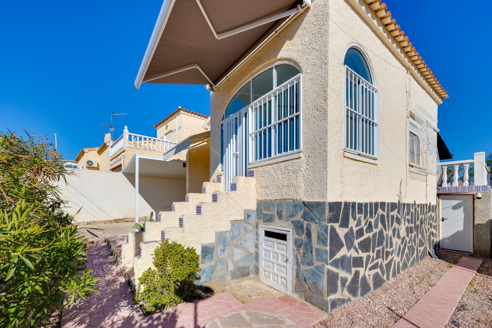 Detached Villa with Private Pool and Solar Energy in La Marina