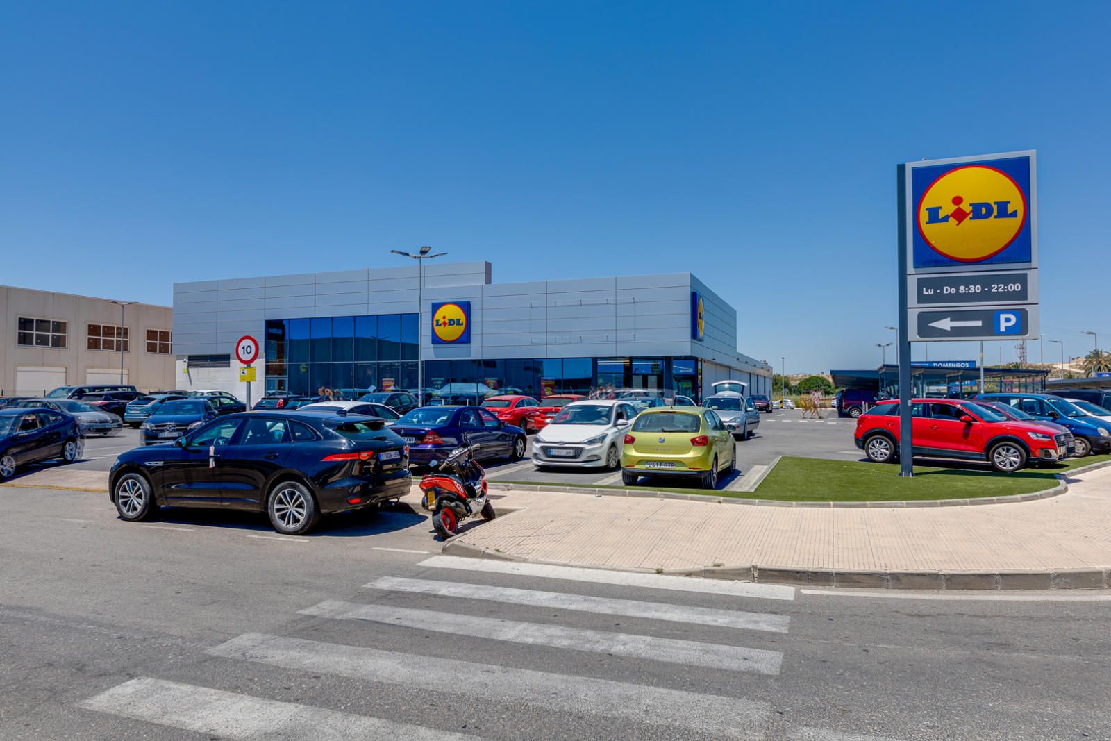 Detached Villa with Private Pool and Solar Energy in La Marina