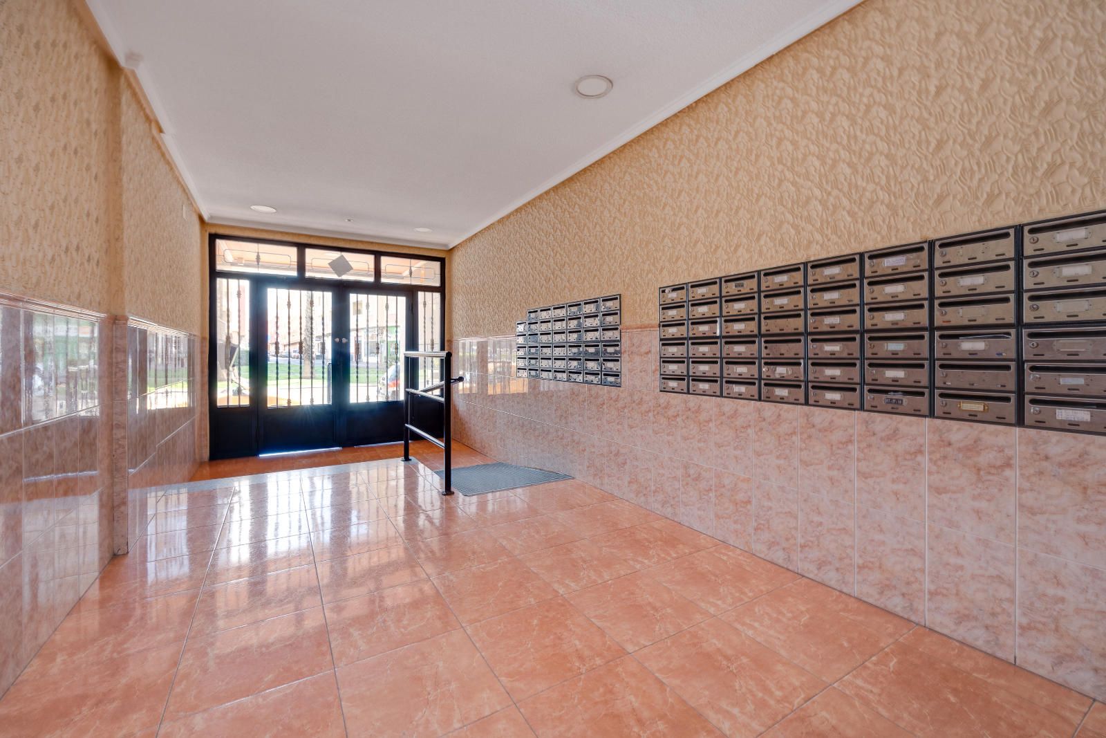 Exclusive Penthouse with Views of the Pink Lagoon – Torrevieja