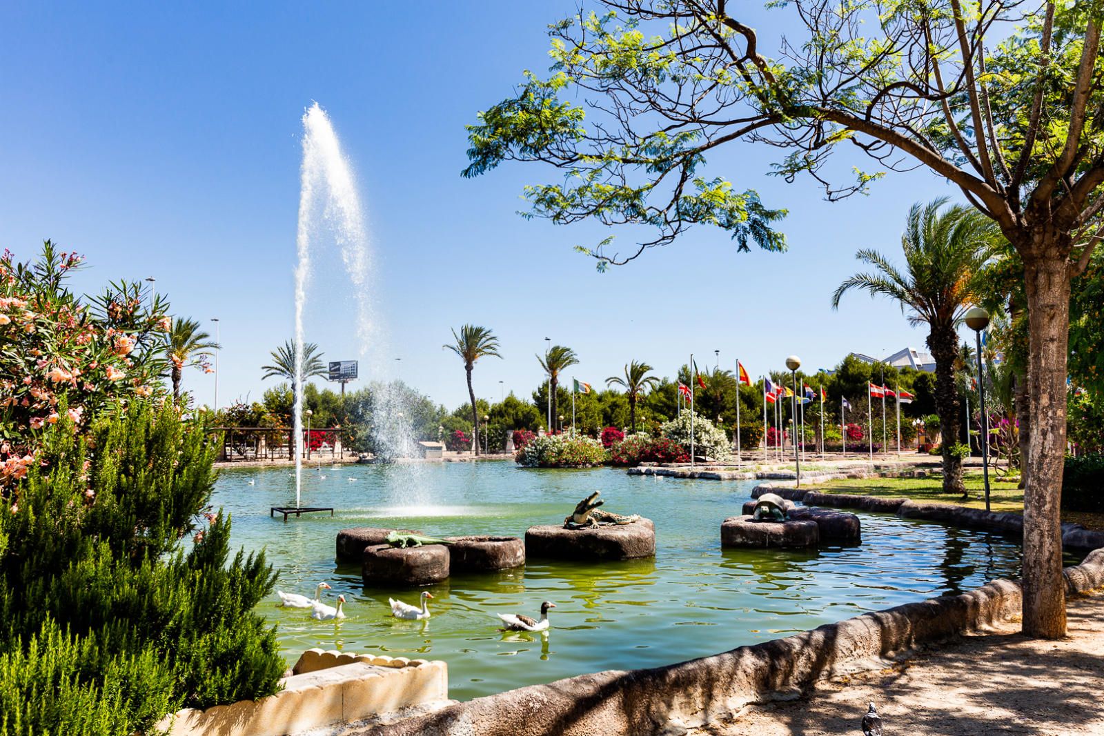 Exclusive Penthouse with Views of the Pink Lagoon – Torrevieja