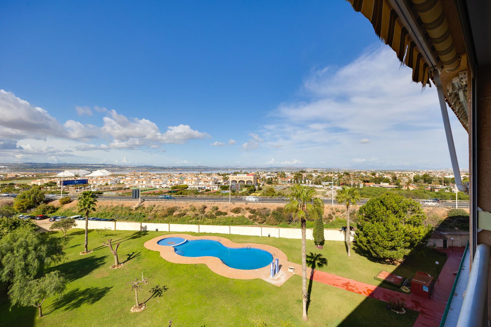 Bright Penthouse with Open Views in Parque de las Naciones – Torrevieja