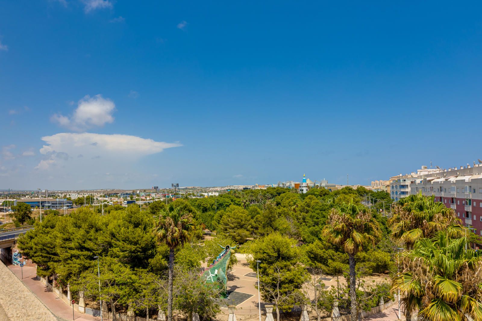 Bright Penthouse with Open Views in Parque de las Naciones – Torrevieja