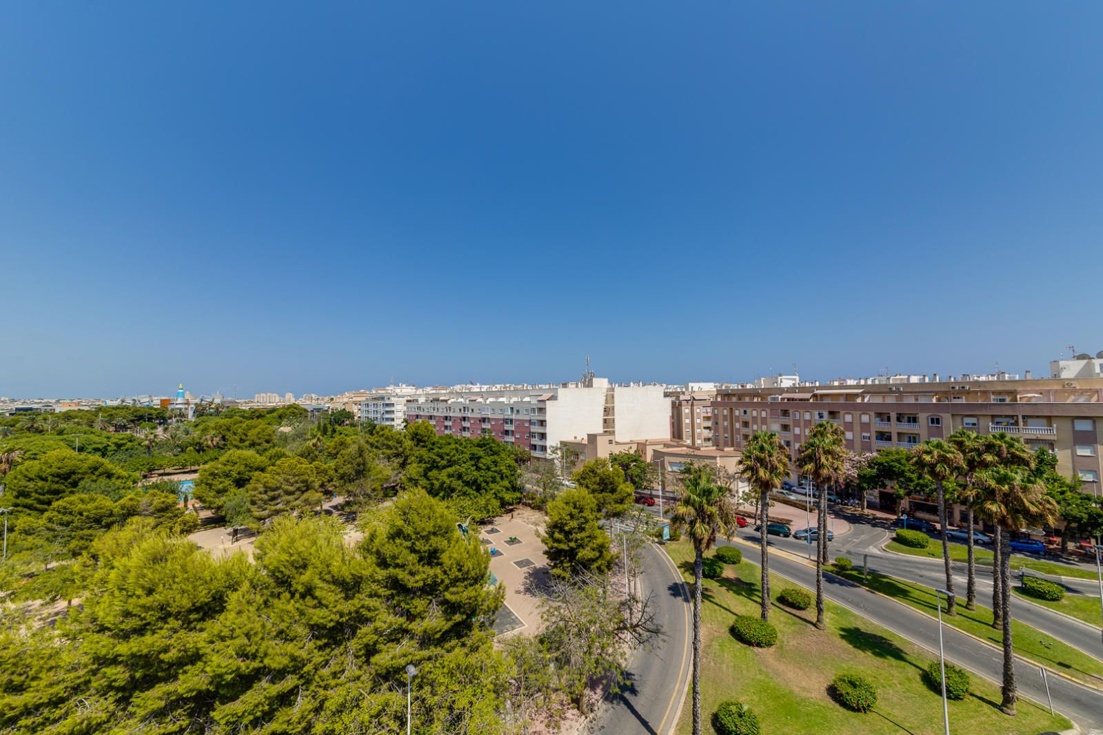 Bright Penthouse with Open Views in Parque de las Naciones – Torrevieja