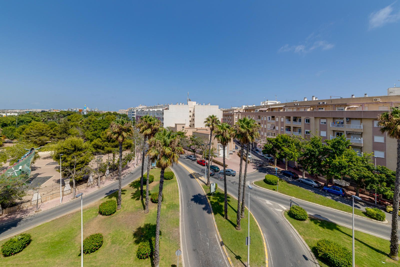 Bright Penthouse with Open Views in Parque de las Naciones – Torrevieja