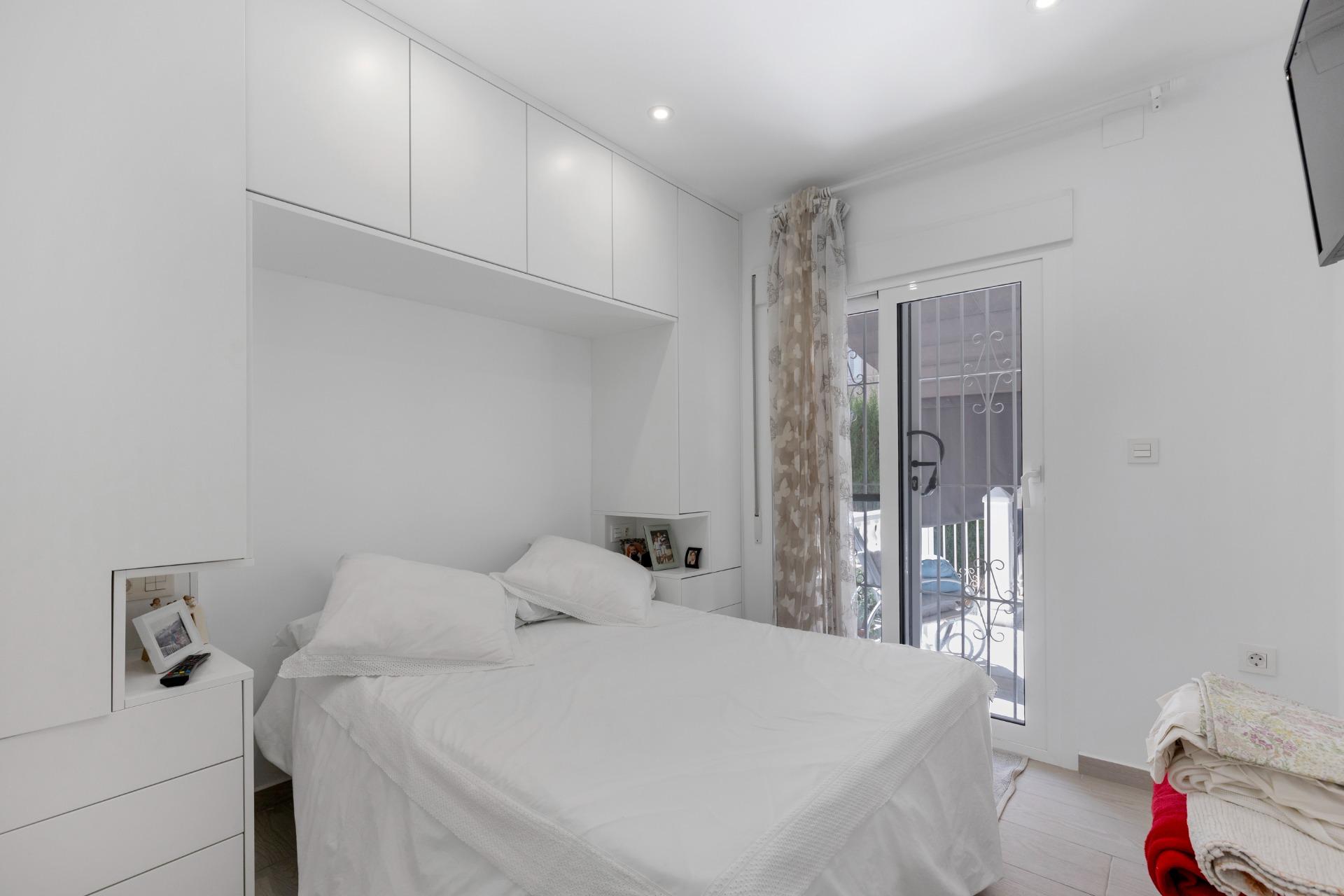 Renovated Ground Floor Bungalow Just 300 m from the Beach – Guardamar del Segura