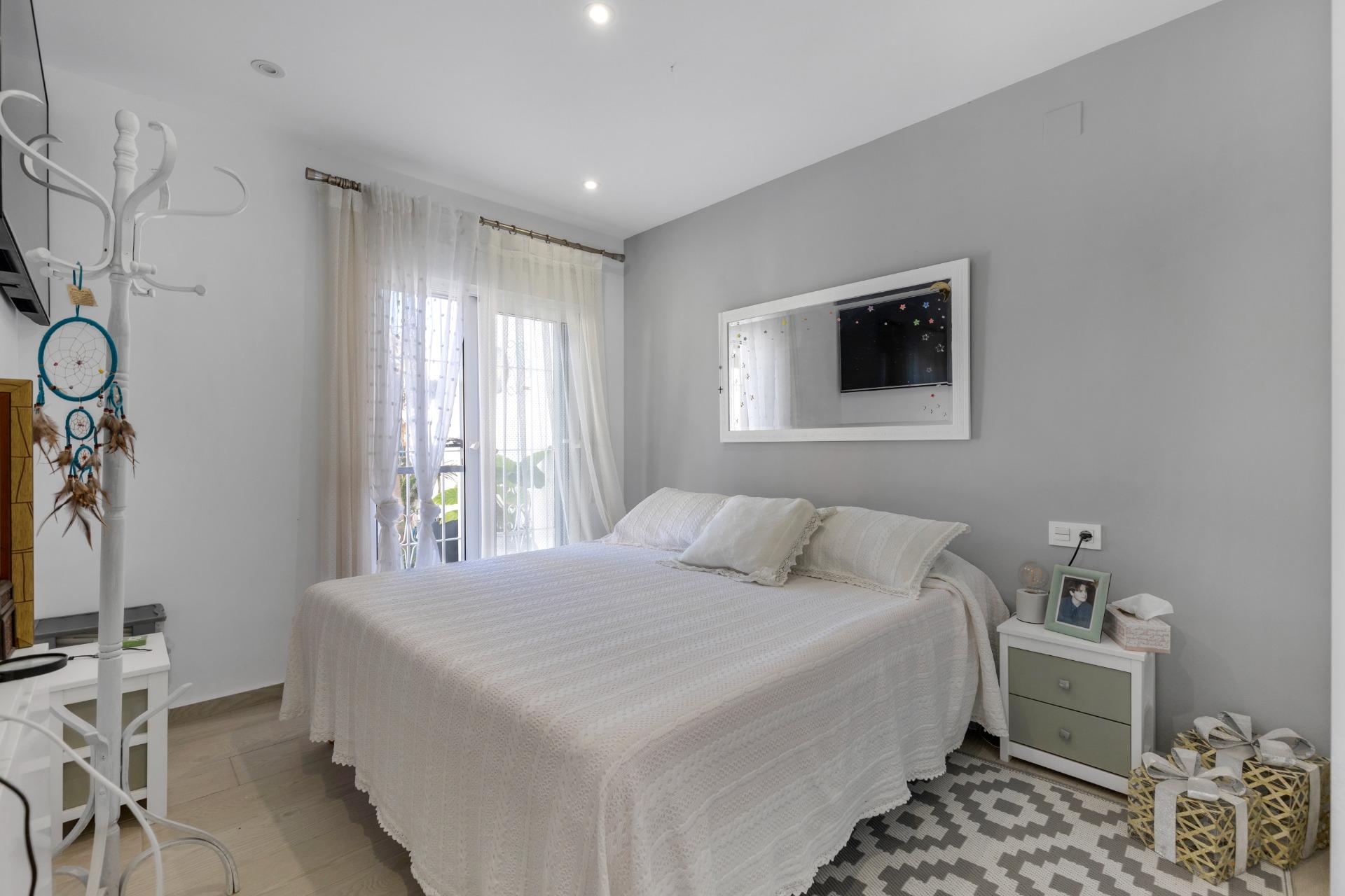 Renovated Ground Floor Bungalow Just 300 m from the Beach – Guardamar del Segura