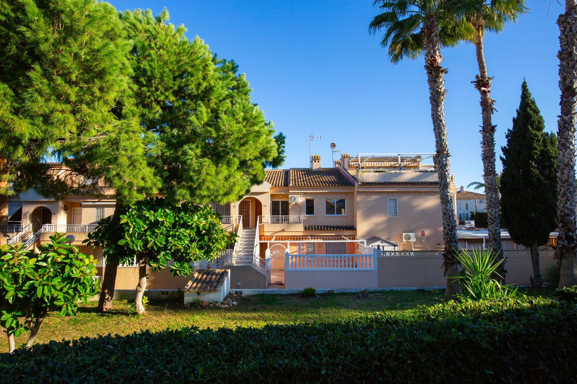 Renovated Apartment with Sea Views and Communal Pool