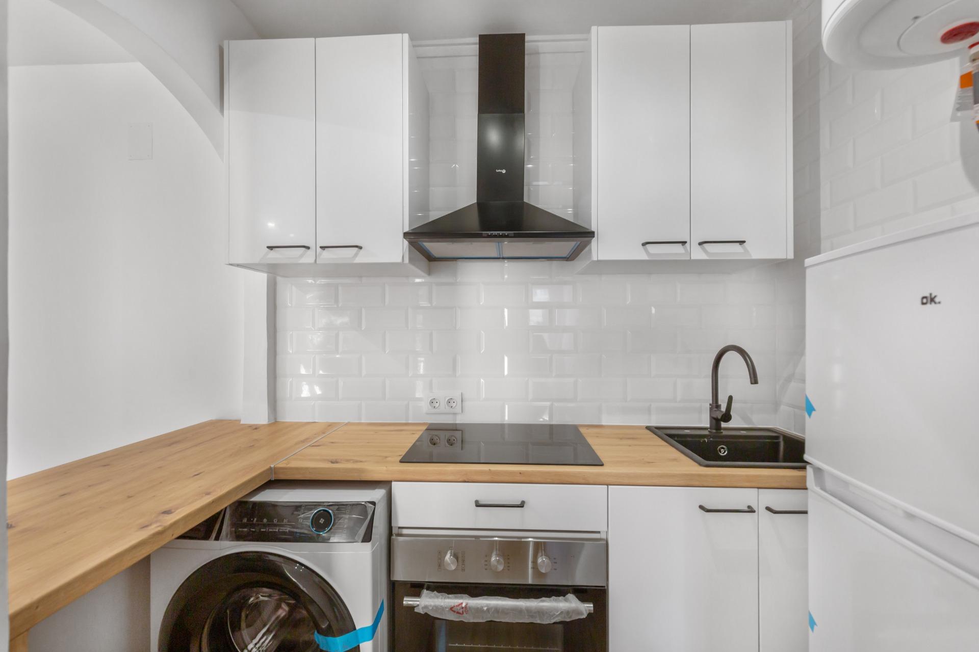 Renovated Apartment with Sea Views and Communal Pool