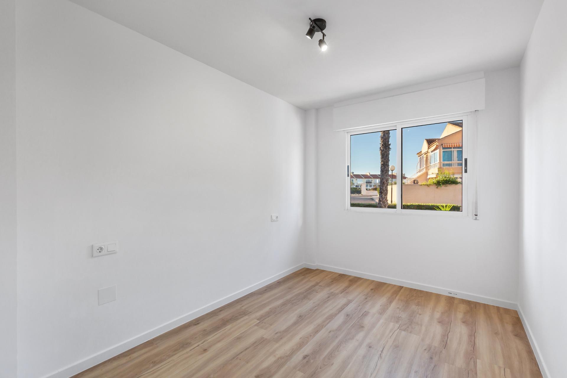 Renovated Apartment with Sea Views and Communal Pool