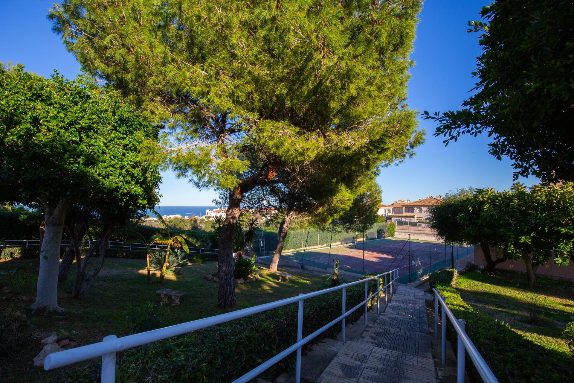 Renovated Apartment with Sea Views and Communal Pool