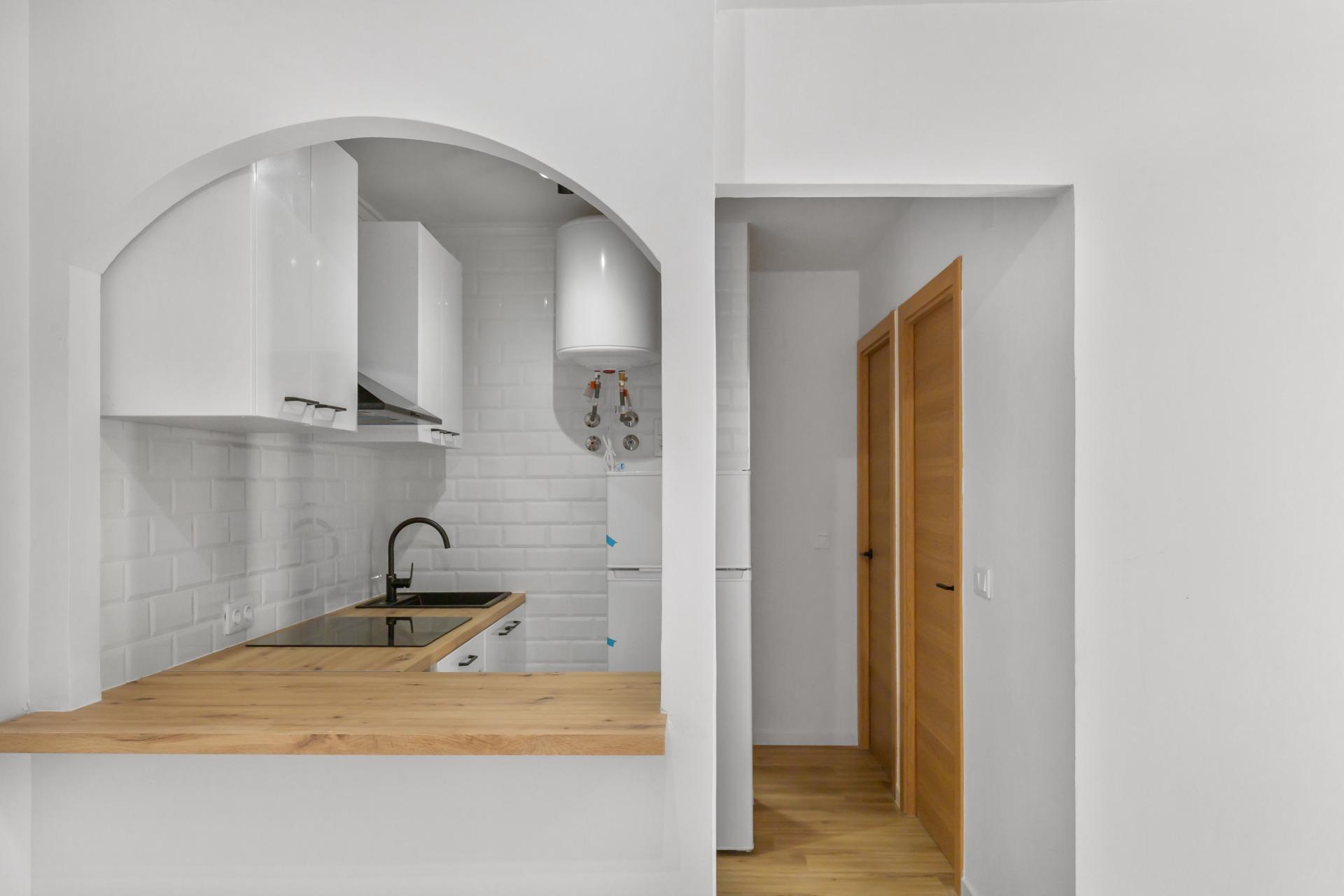 Renovated Apartment with Sea Views and Communal Pool