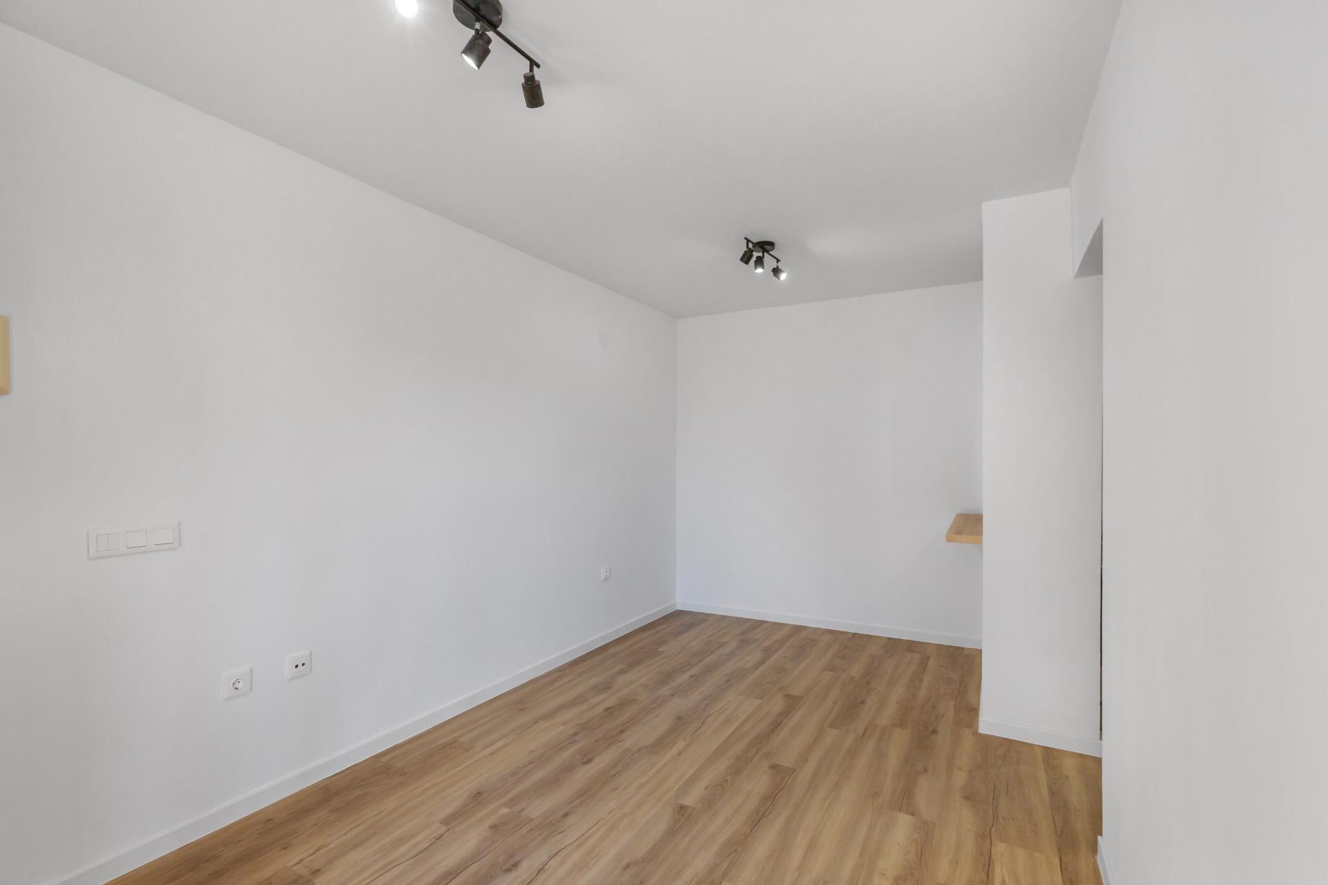 Renovated Apartment with Sea Views and Communal Pool