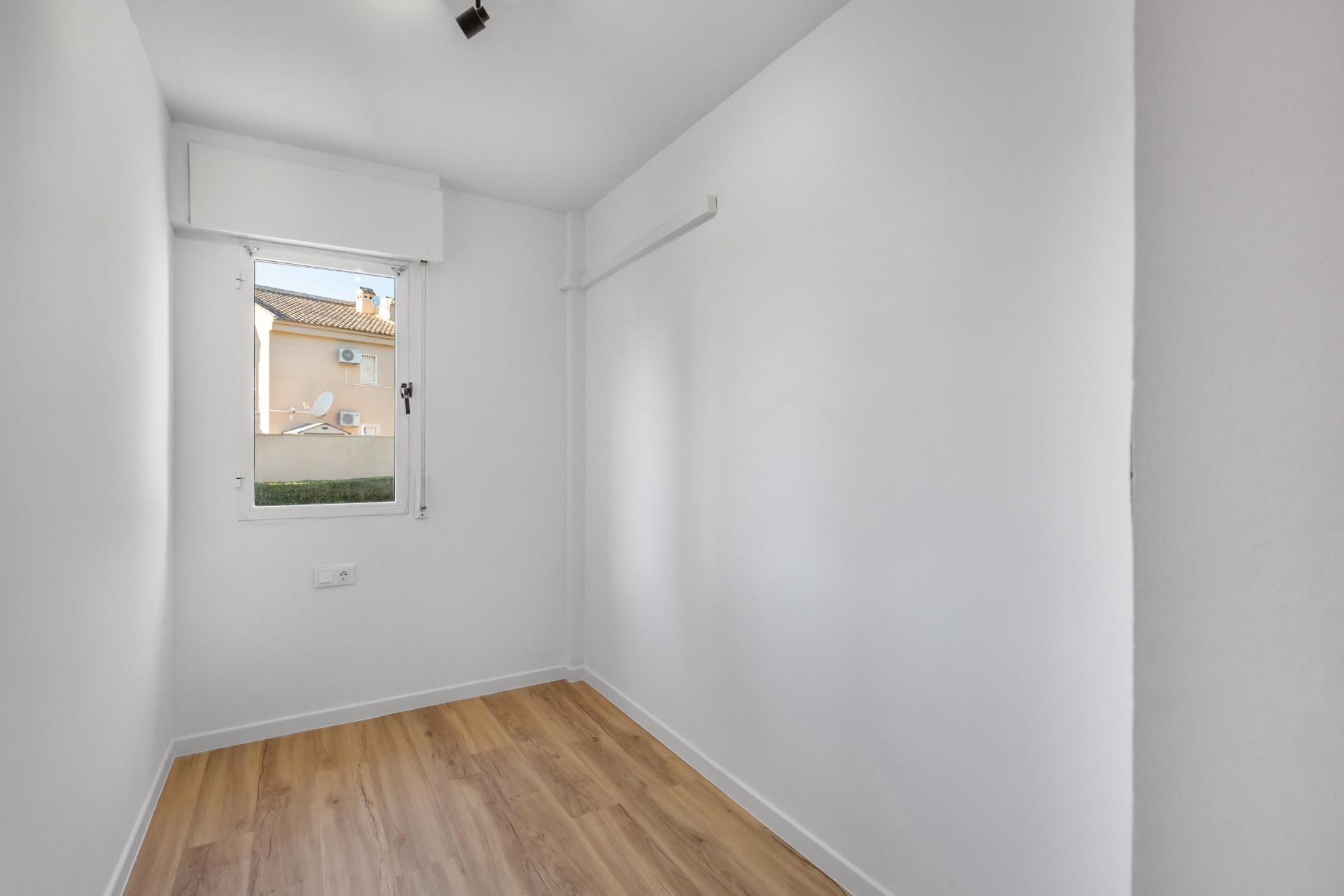 Renovated Apartment with Sea Views and Communal Pool