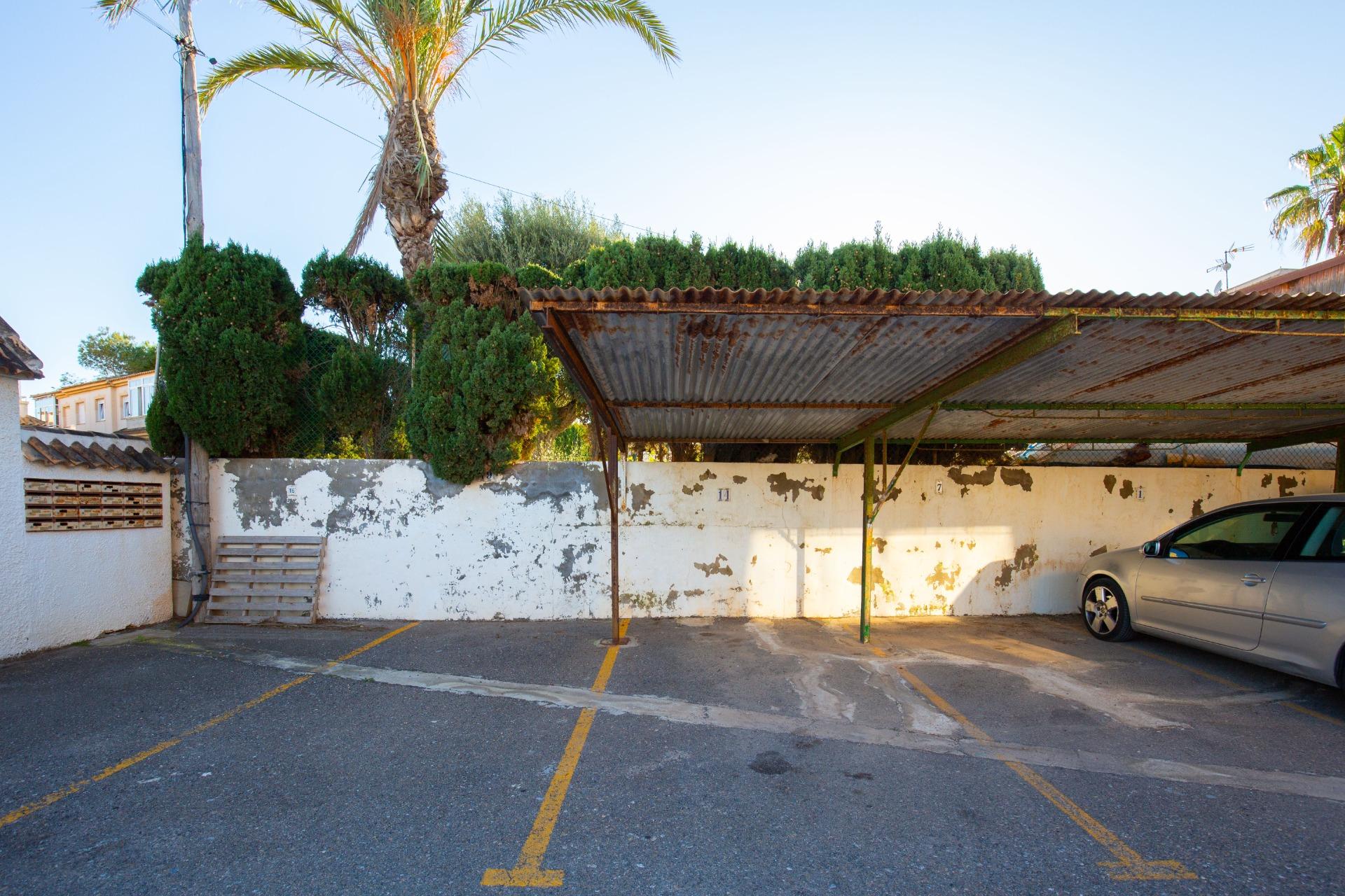 Renovated Apartment with Sea Views and Communal Pool