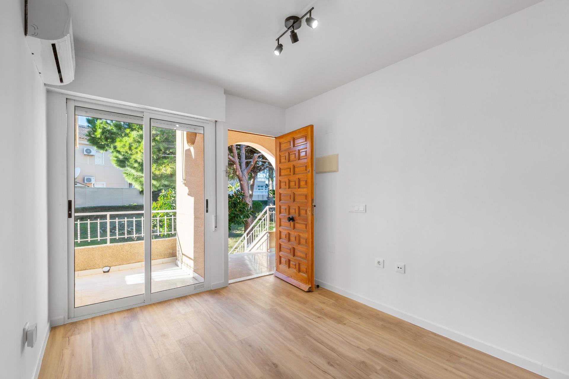 Renovated Apartment with Sea Views and Communal Pool