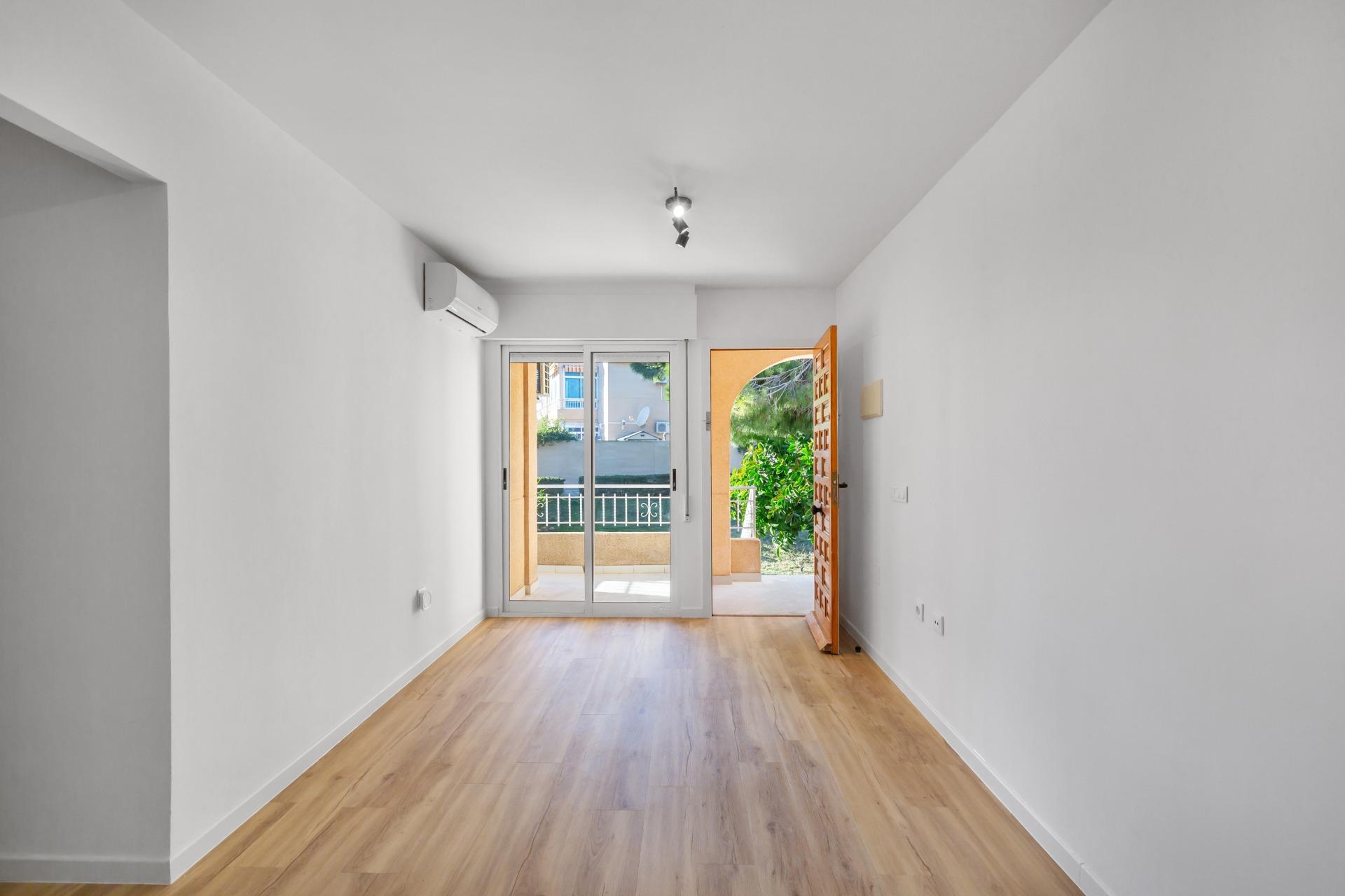 Renovated Apartment with Sea Views and Communal Pool