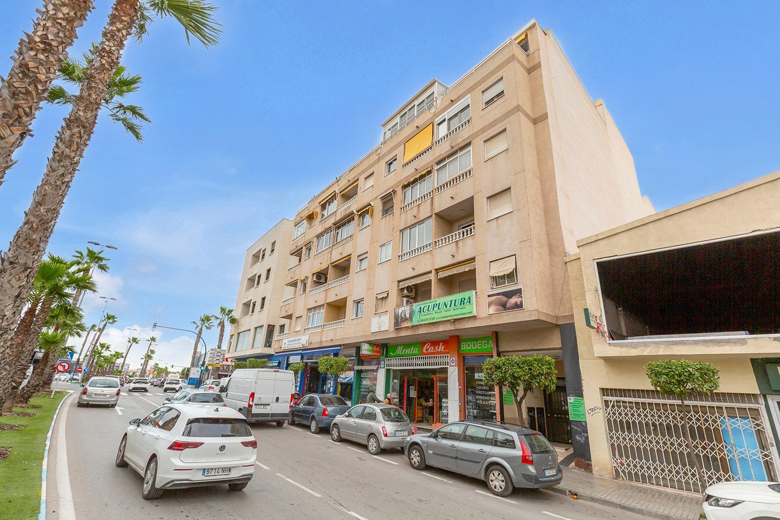 Bright Apartment with Terrace in Torrevieja