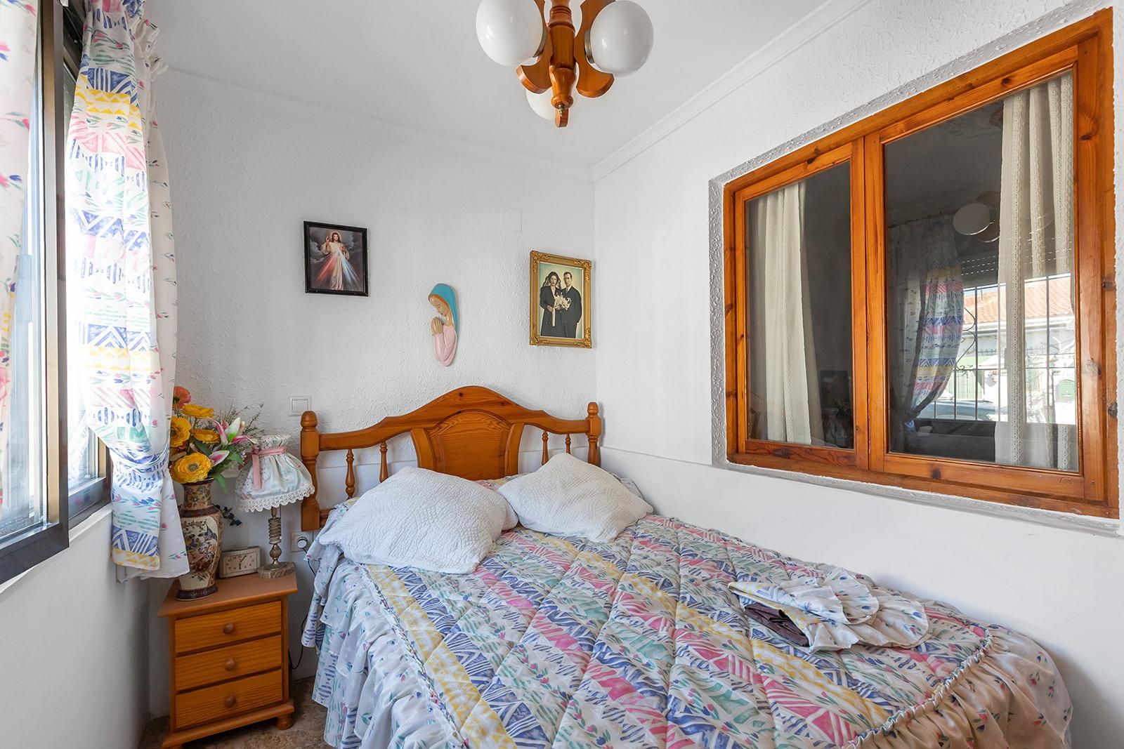 Property with South-Facing Plot Near the Salt Lagoon – Torrevieja