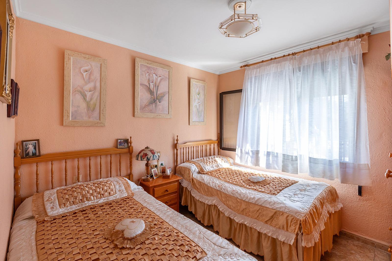 Property with South-Facing Plot Near the Salt Lagoon – Torrevieja