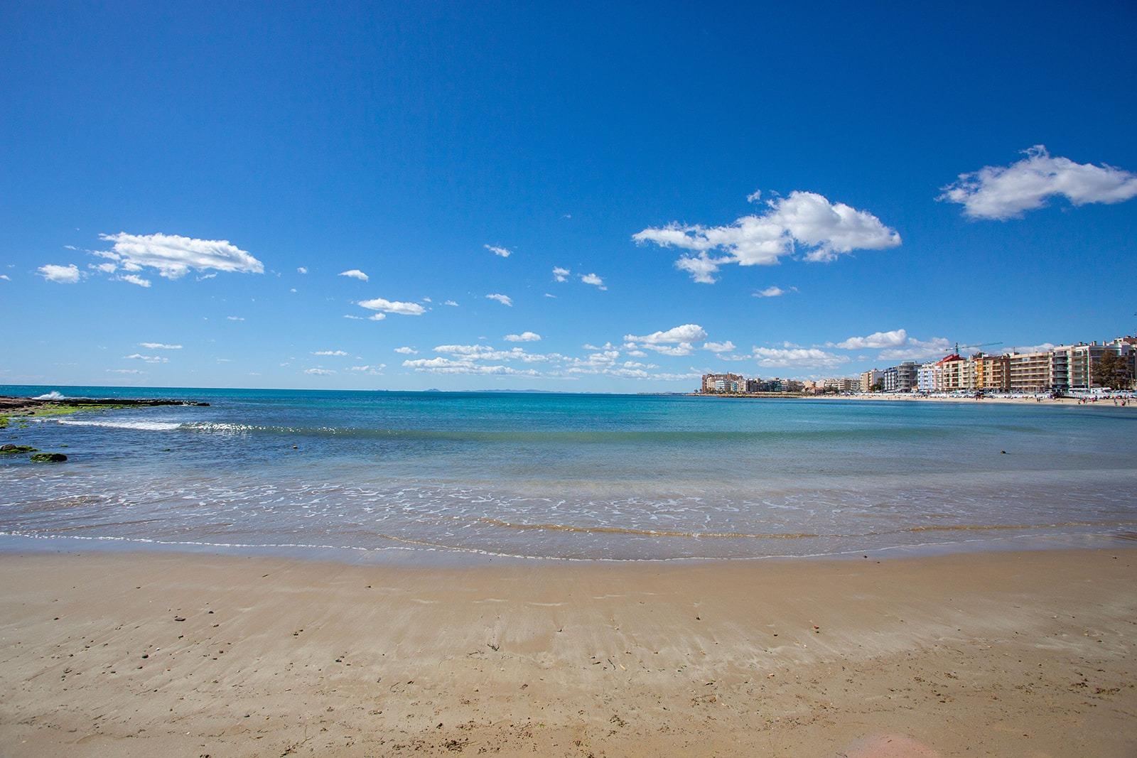 Property with South-Facing Plot Near the Salt Lagoon – Torrevieja