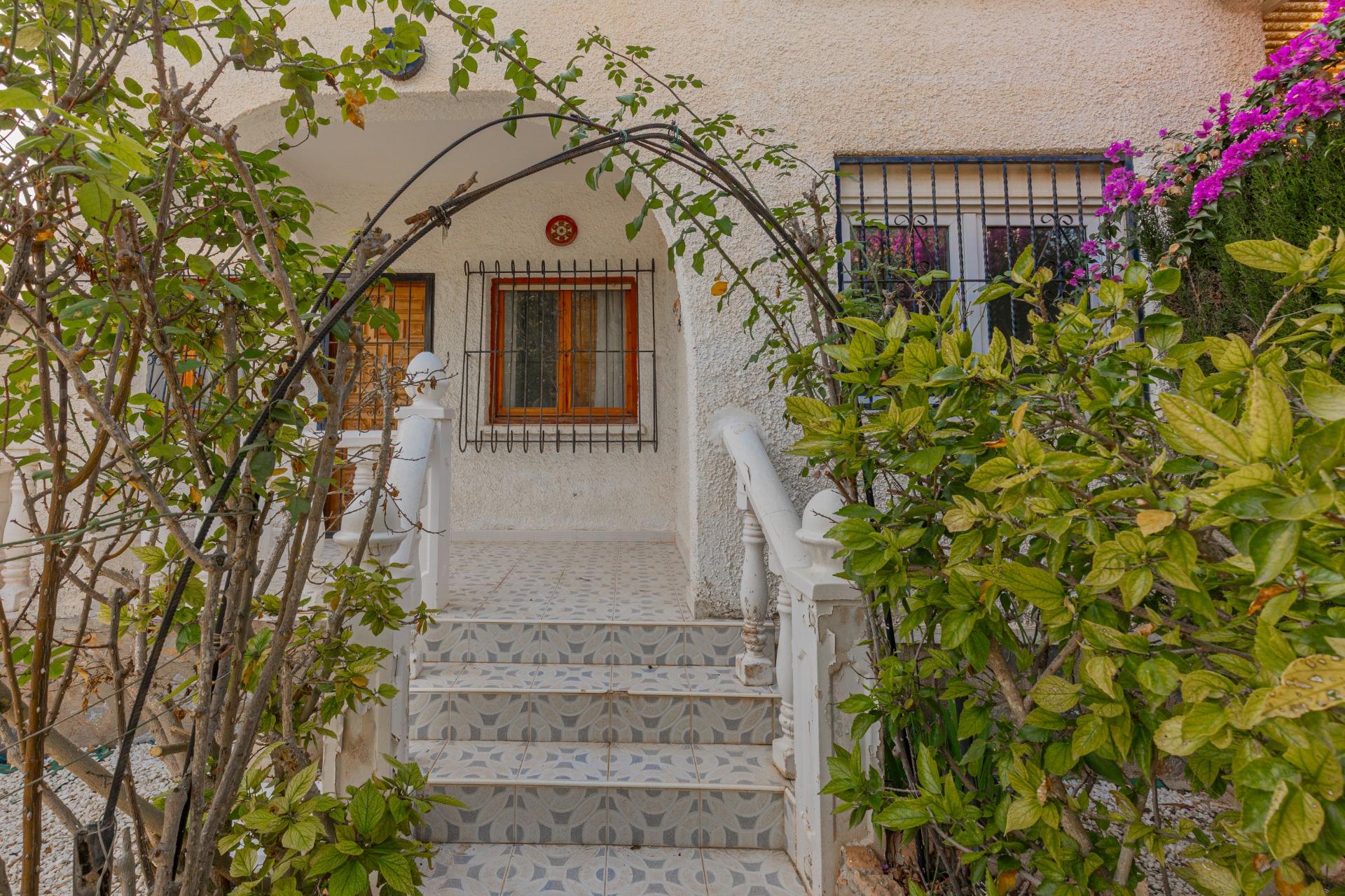 Opportunity: Detached House with Large 317 m² Plot in El Chaparral – La Siesta, Torrevieja