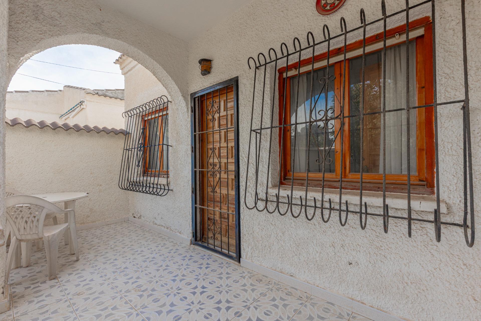 Opportunity: Detached House with Large 317 m² Plot in El Chaparral – La Siesta, Torrevieja