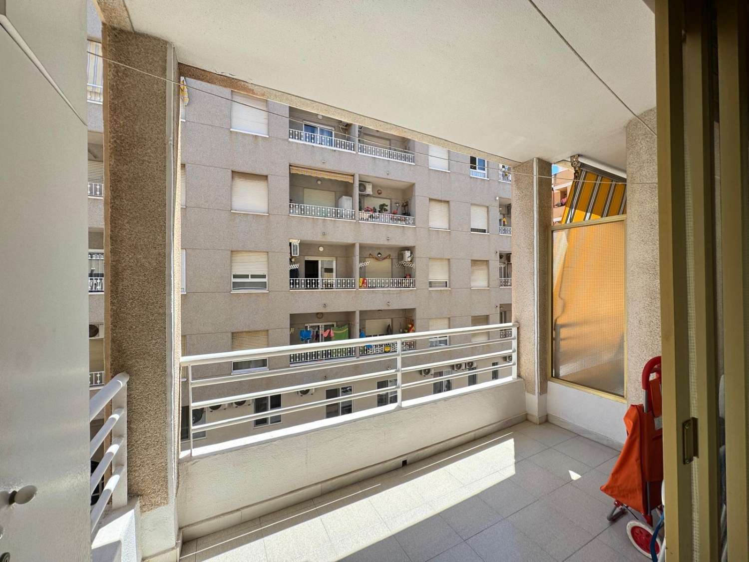 Spacious Apartment with Terrace 350 m from the Sea – Torrevieja