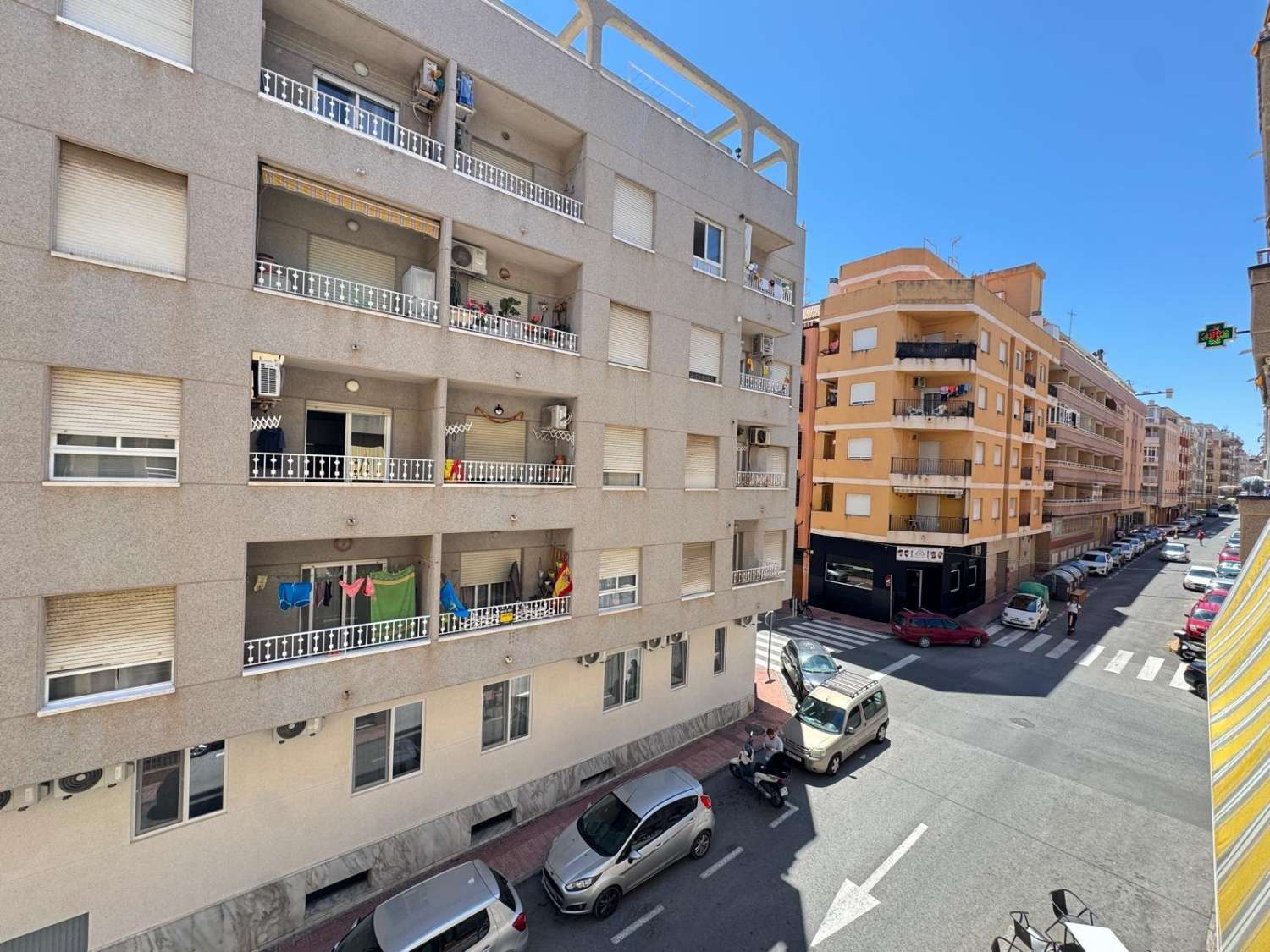 Spacious Apartment with Terrace 350 m from the Sea – Torrevieja