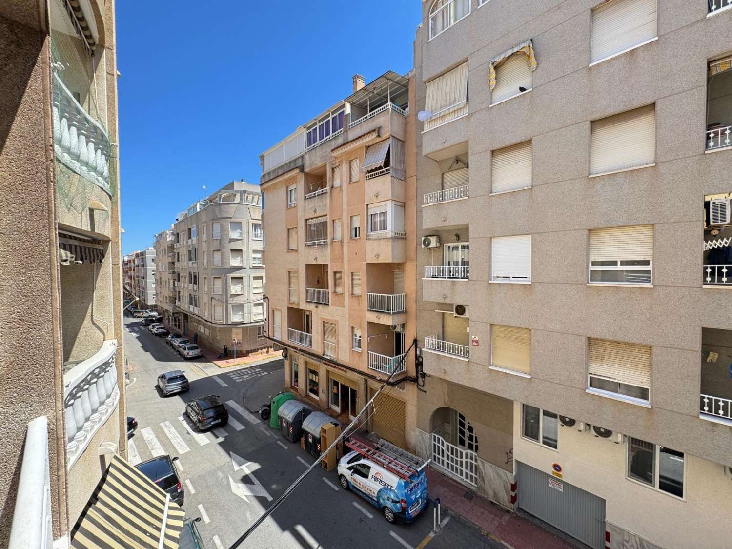 Spacious Apartment with Terrace 350 m from the Sea – Torrevieja