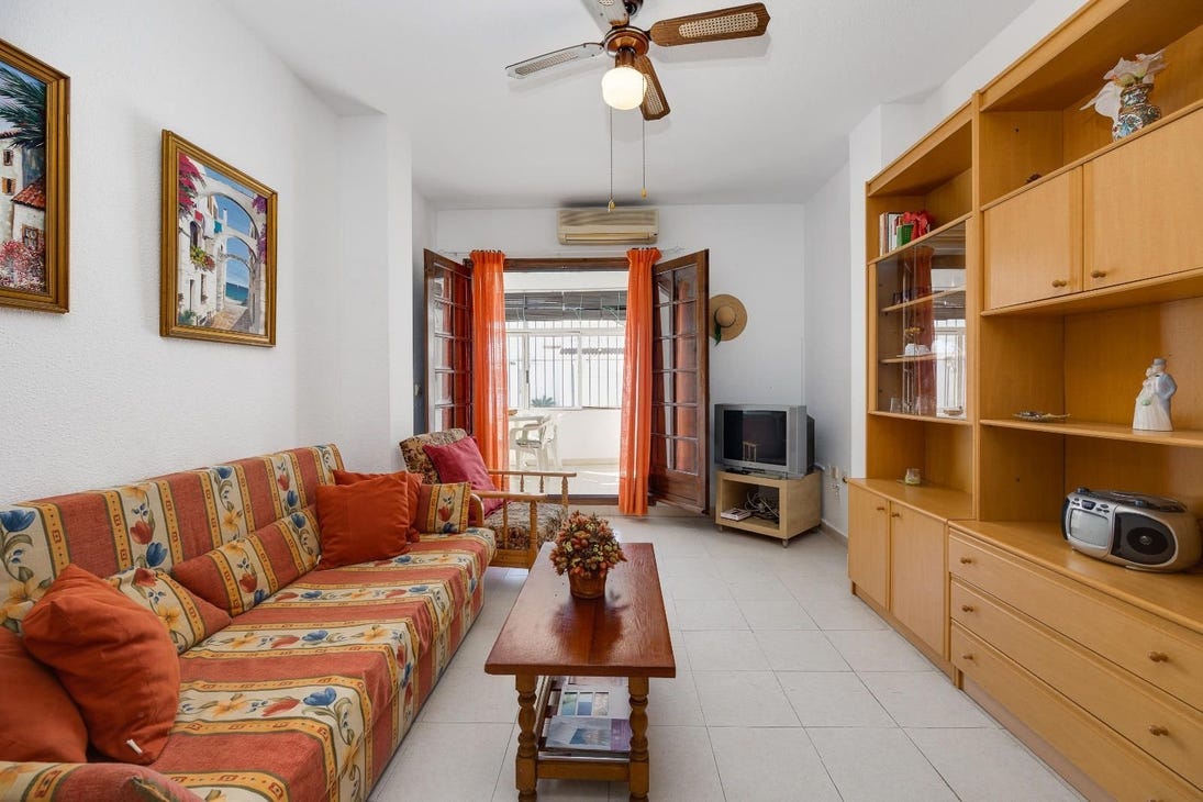 Ground Floor Bungalow with Sunny Terrace and Pool Views – Torrevieja